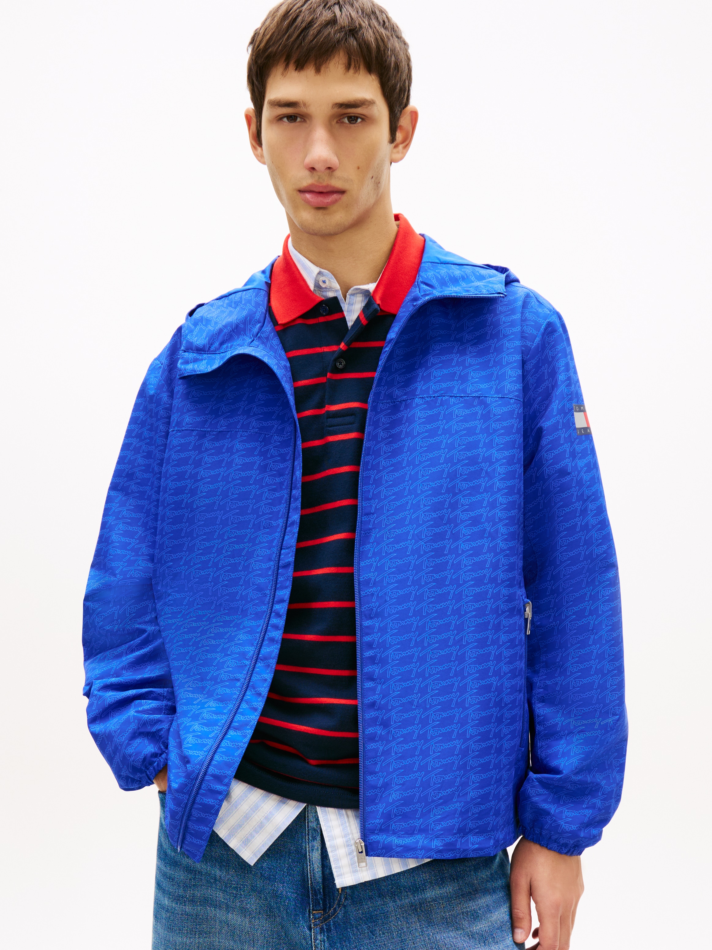 Tommy Jeans Windbreaker »TJM AOP PACKABLE« mit Kapuze wasserabweisend, winddicht, verstaubar