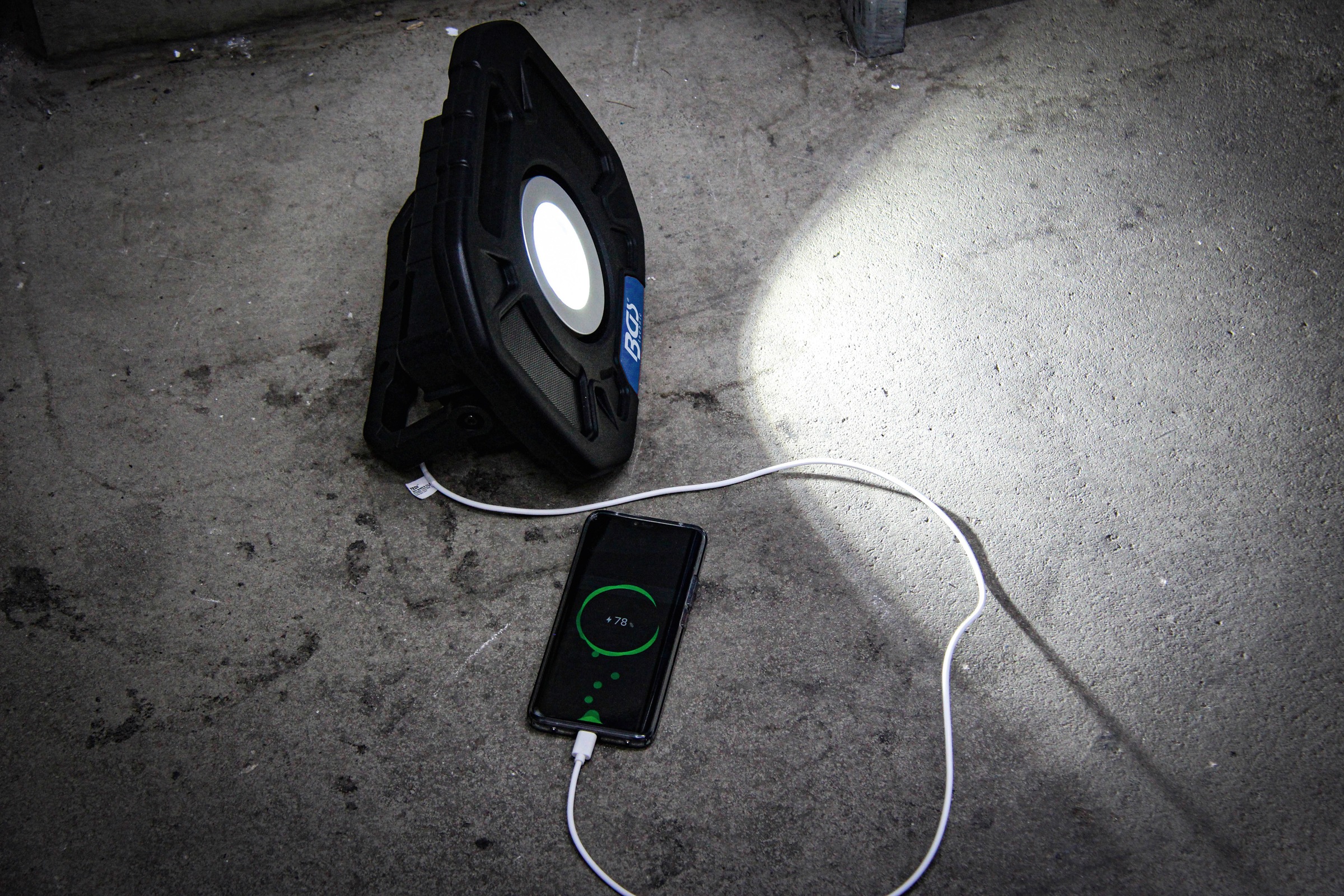 BGS Arbeitsleuchte »COB-LED-Arbeits-Strahler«, 40 W, mit integrierten Lautsprechern
