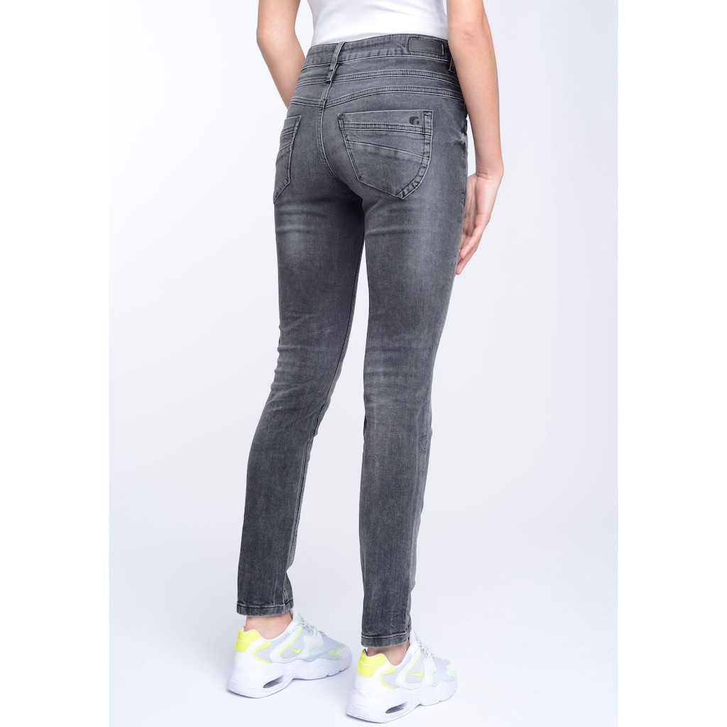 GANG Skinny-fit-Jeans »MORA«, mit 3-Knopf-Verschluss und Passe vorne