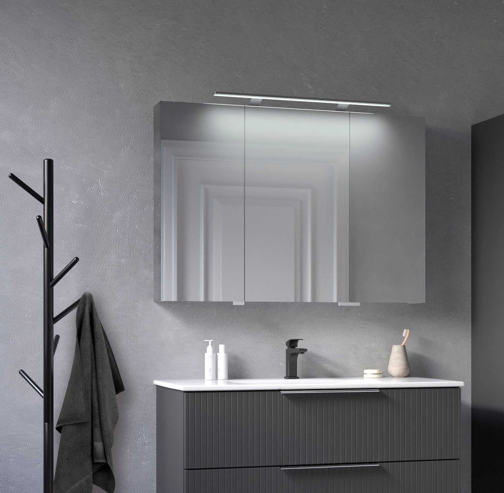 welltime Spiegelschrank »G-Line«, doppelseitig verspiegelt und mit verspiegelten Seitenwänden, Softclose