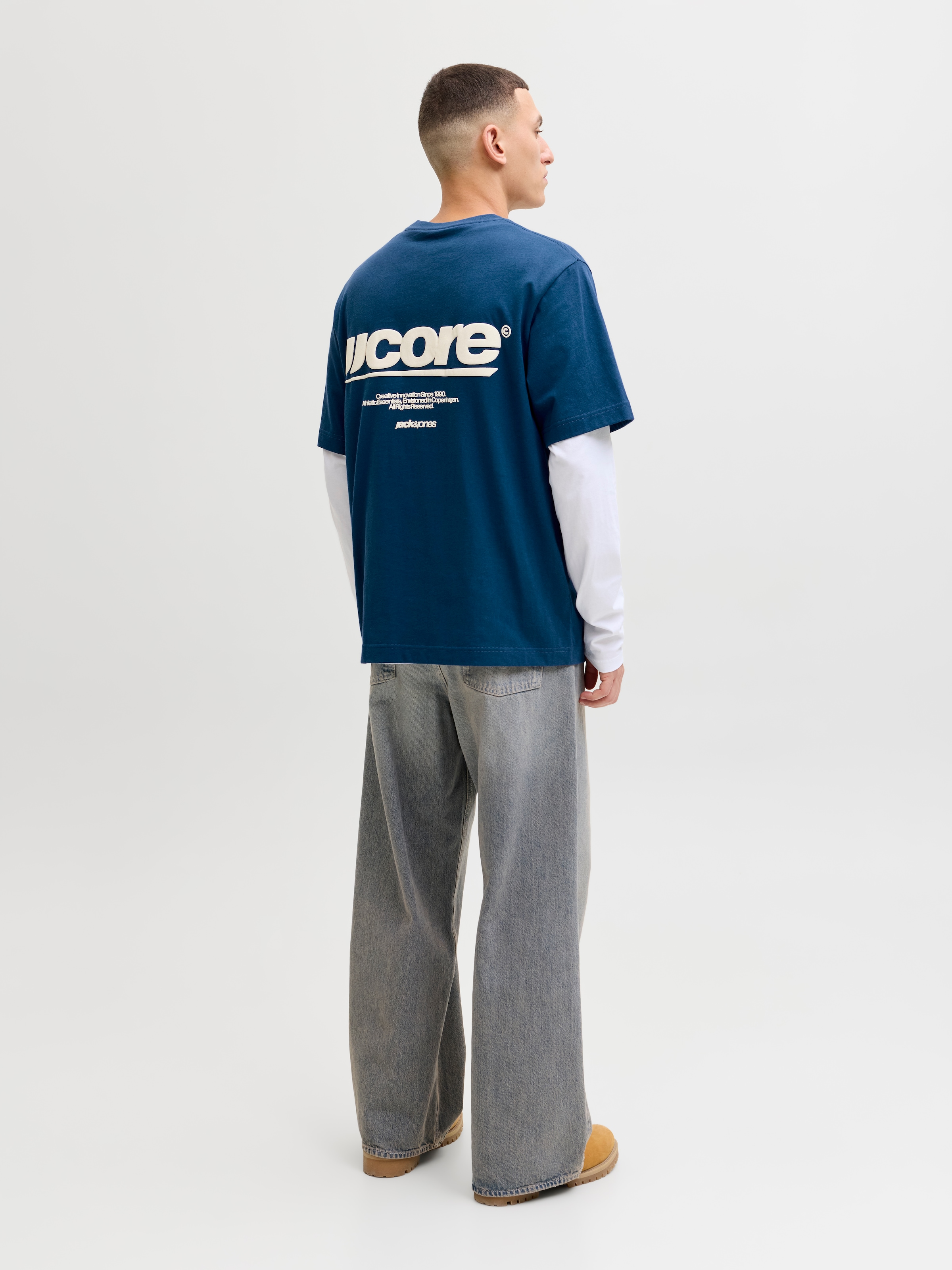 Jack & Jones T-Shirt »JCOCLUB BACK TEXT PRNT TEE SS CREW SN« mit Print