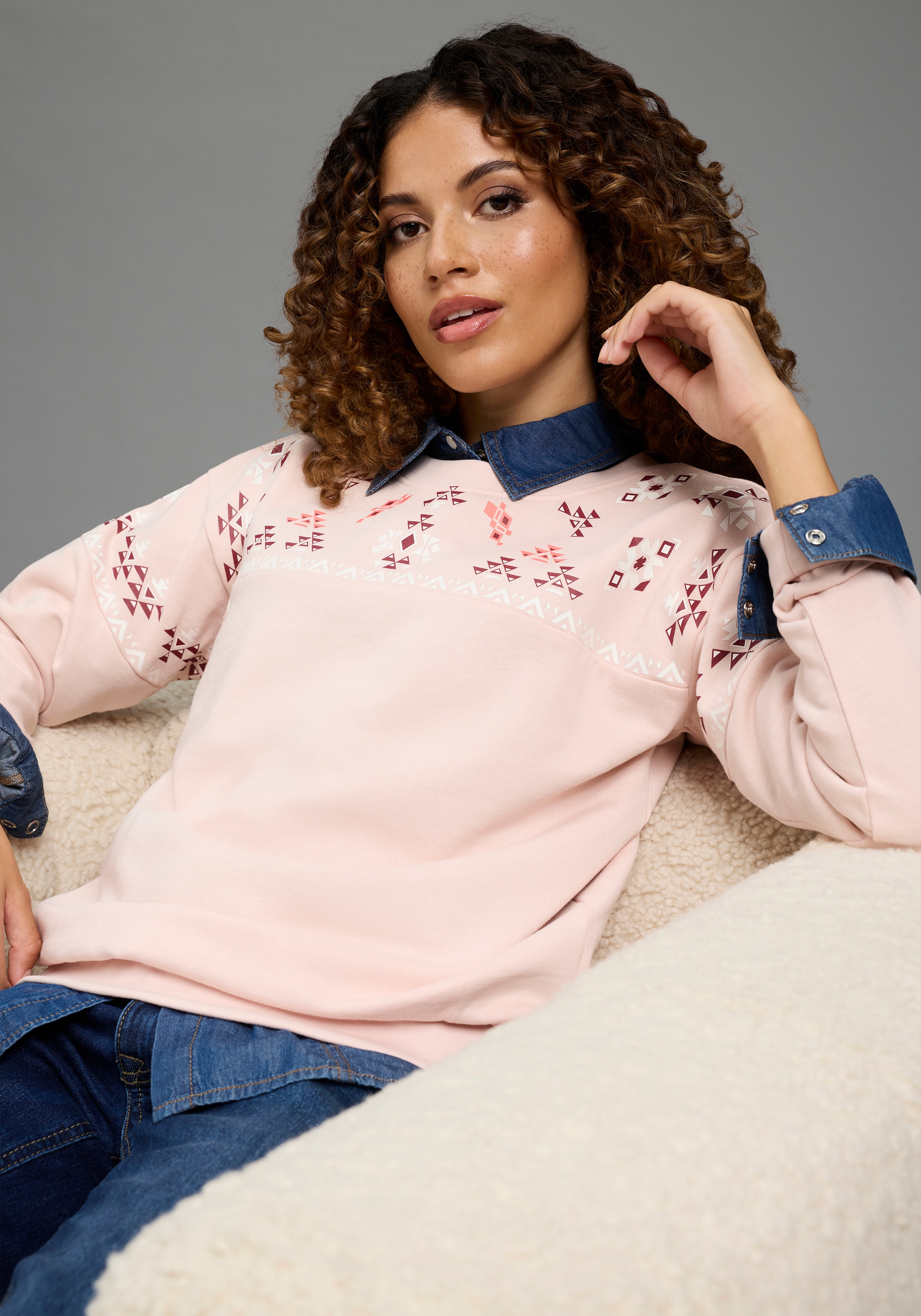 KangaROOS Sweatshirt , Oversize-Passform, mit Rundhals, hüftbedeckende Länge
