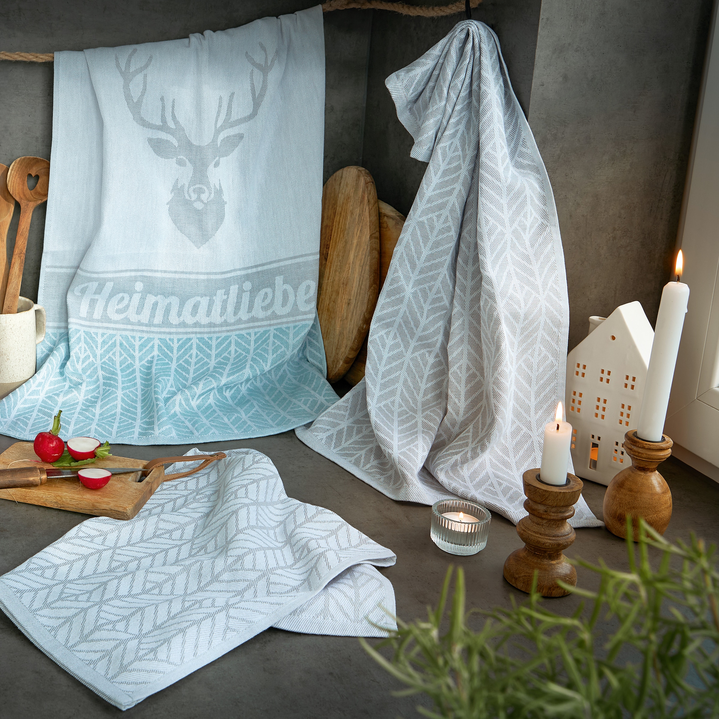 Dyckhoff Geschirrtuch »Heimat, mit 3 verschiedenen Motiven, Heimatliebe«, (Set, 3 tlg.), aus 100% Baumwolle, Maße je Tuch ca. 50x70 cm, mit Hirschmotiv
