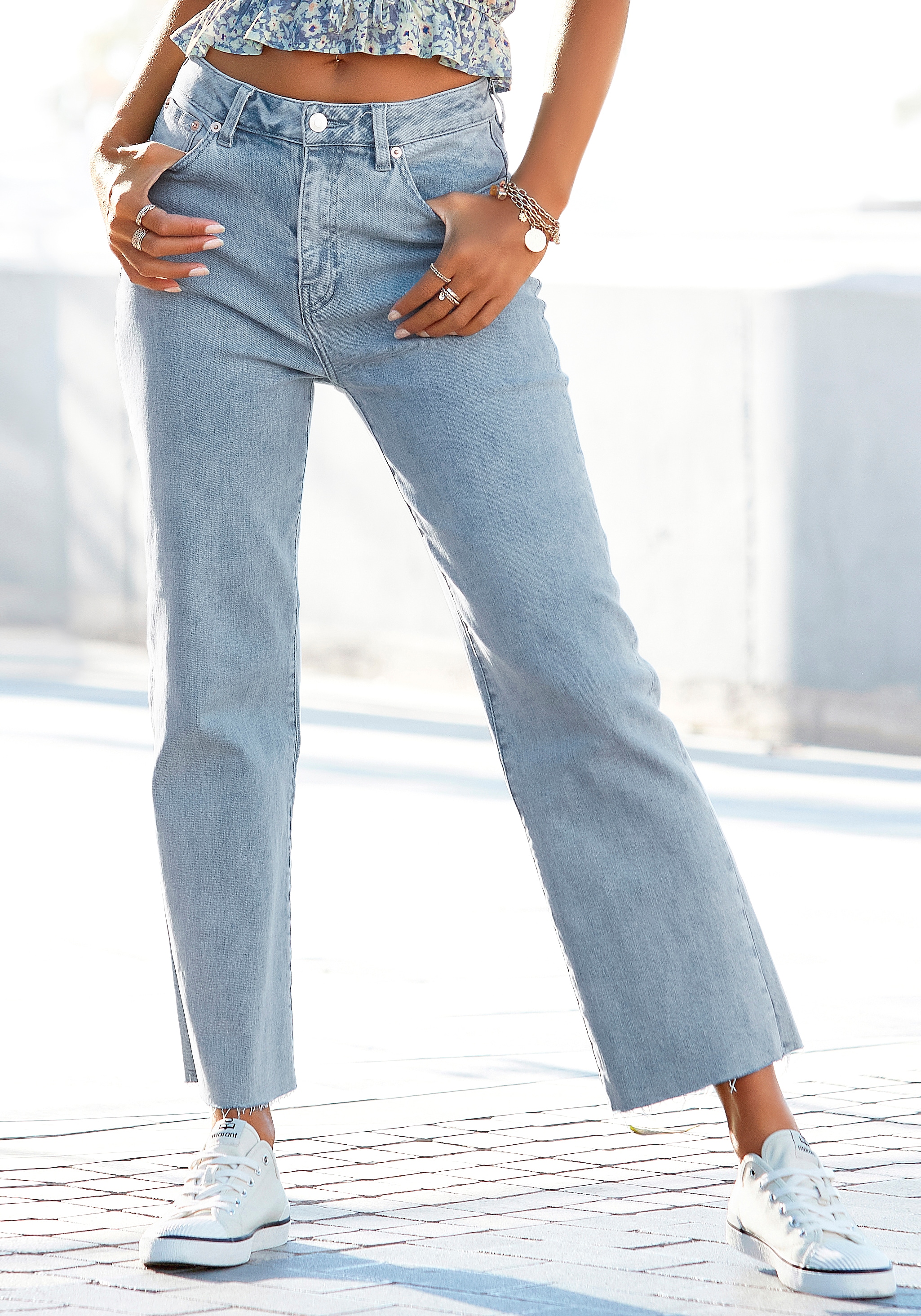 Buffalo Weite Jeans, mit leicht kaufen ausgefranstem Beinabschluss online