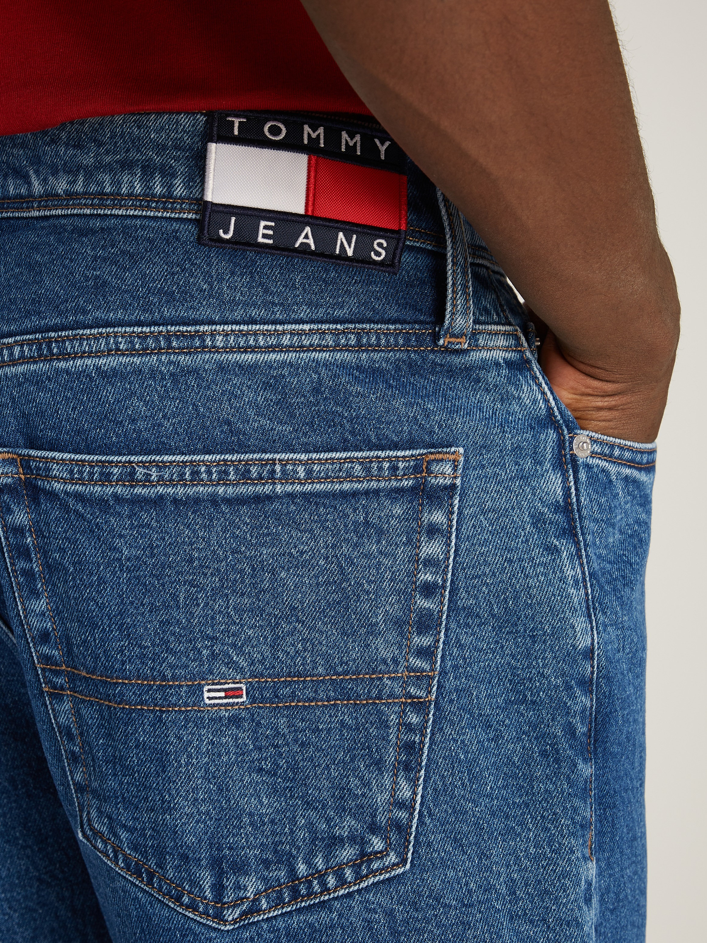Tommy Jeans Relax-fit-Jeans »Ethan Relaxed Straight«, mit Logoprägung