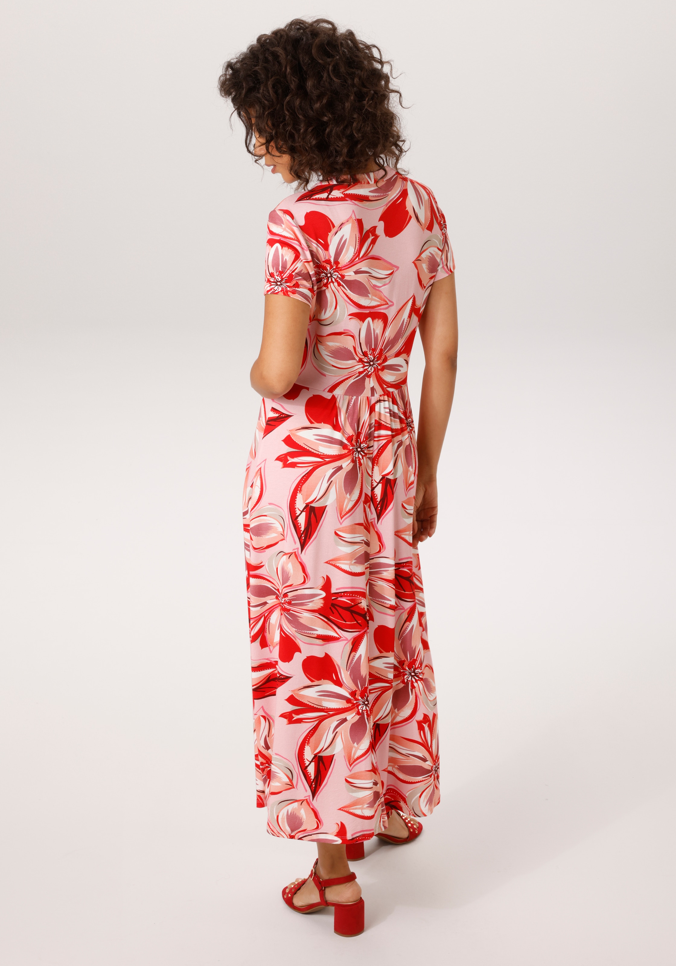Aniston CASUAL Sommerkleid mit farbharmonischen, großflächigen Blüten bedruckt - NEUE KOLLEKTION