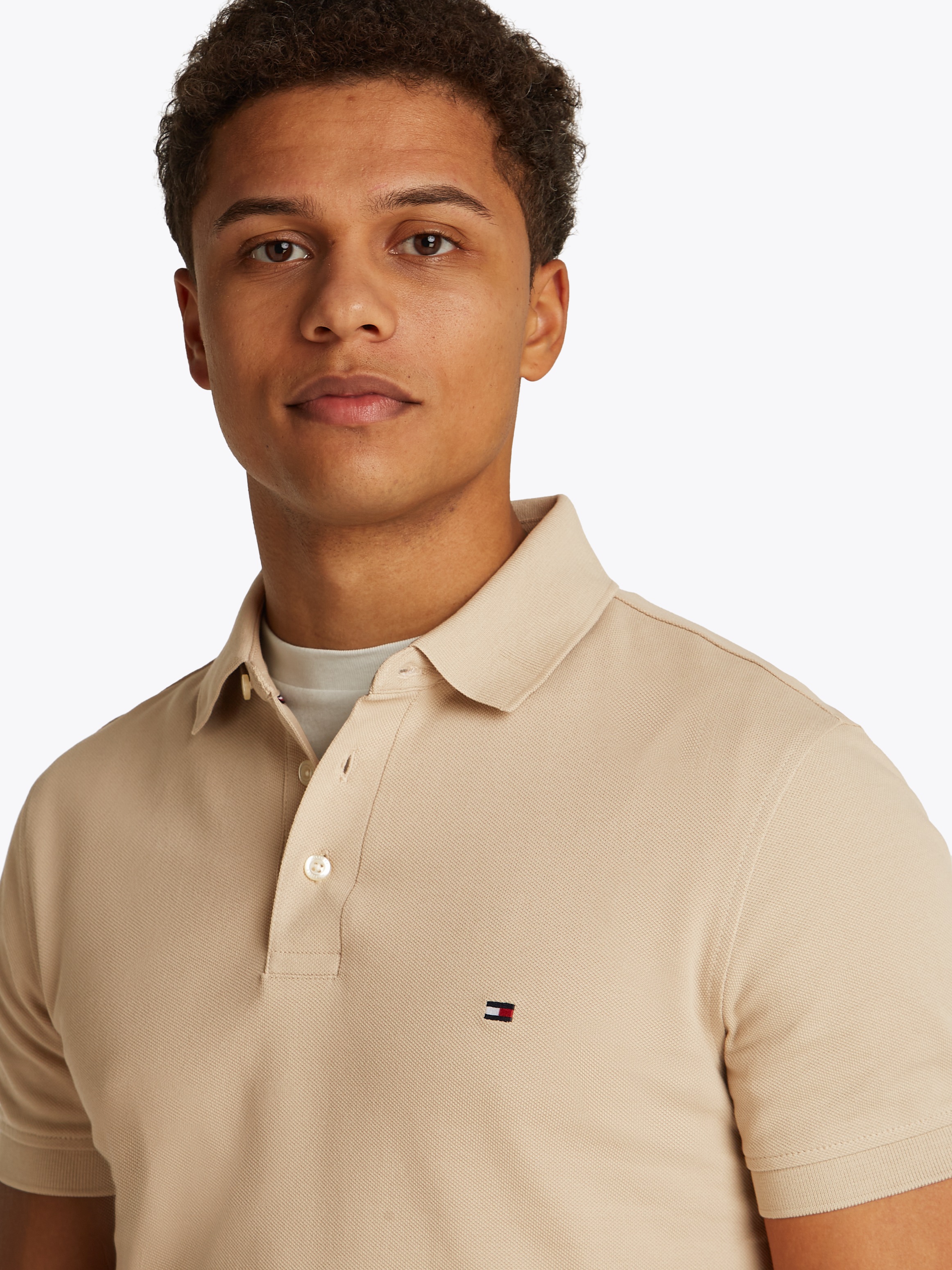 Tommy Hilfiger Poloshirt »1985 SLIM POLO mit Stickerei und Piqué-Qualität« unifarben, casual, slim fit, Baumwollmix, Polokragen