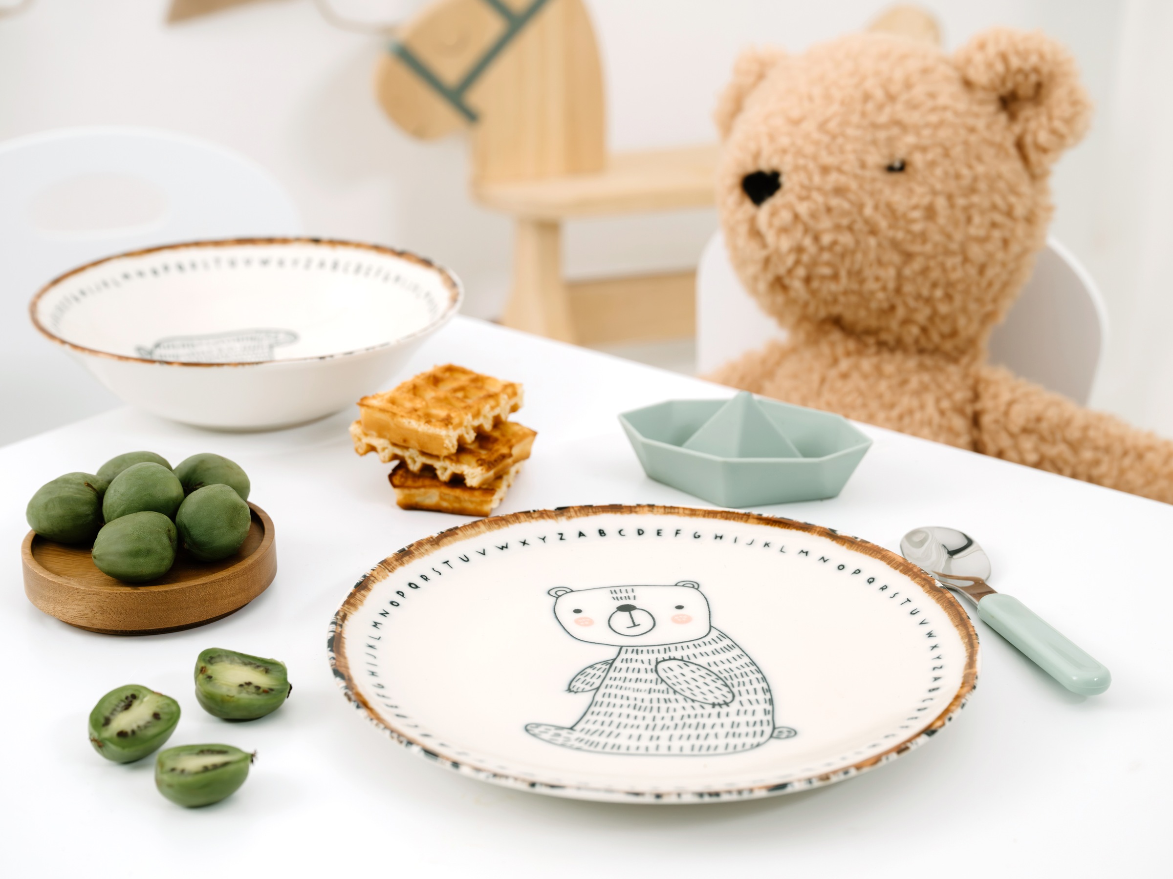 CreaTable Kindergeschirr-Set »Freunde des Waldes Bär, Kinder Set 3-tlg.« Tiermotive, skandinavischer Stil, unregelmäßiger brauner Rand