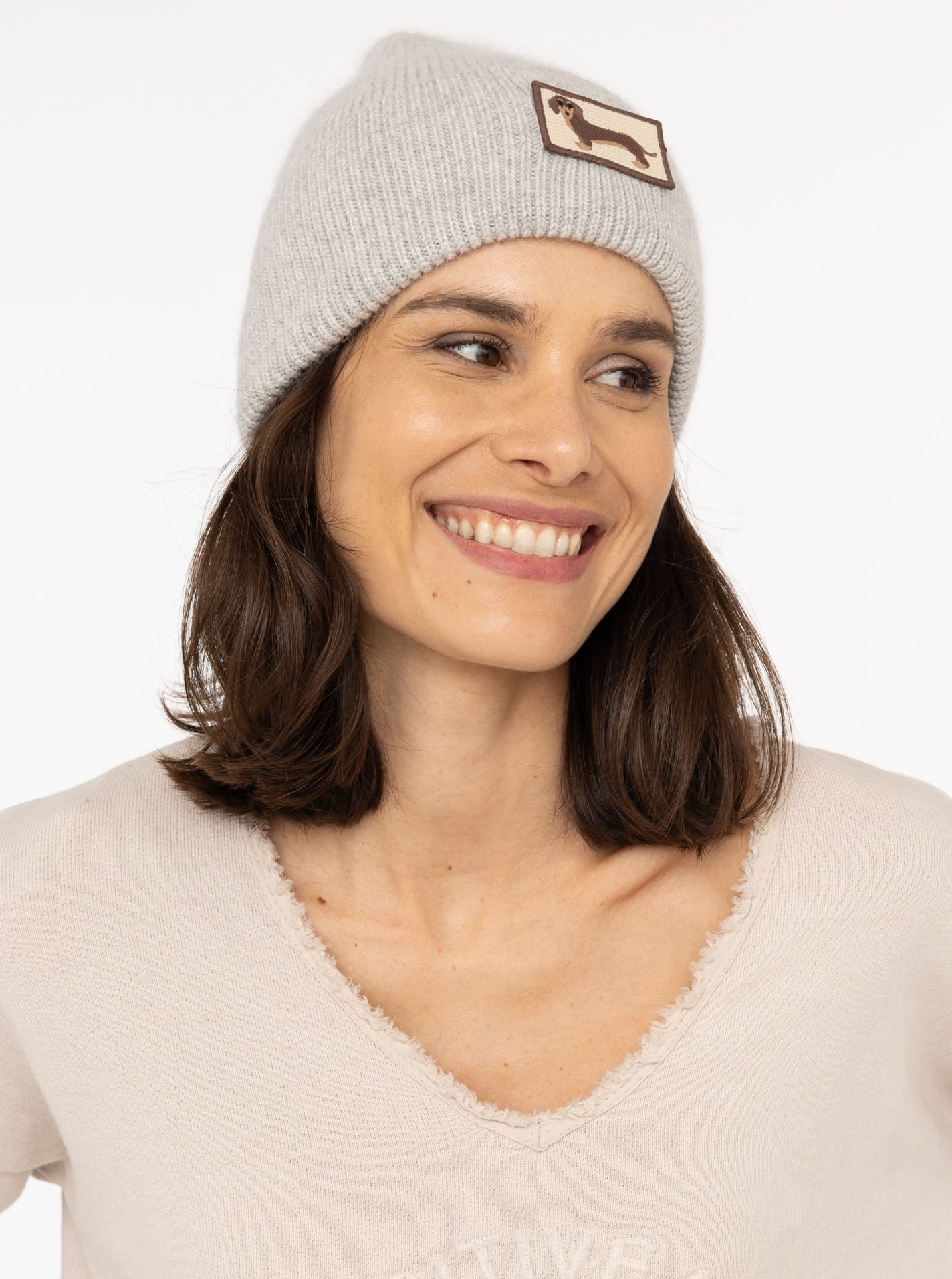 ZWILLINGSHERZ Beanie »"Dog Patch"« mit süßem Dackelmotiv und Wollanteil grey