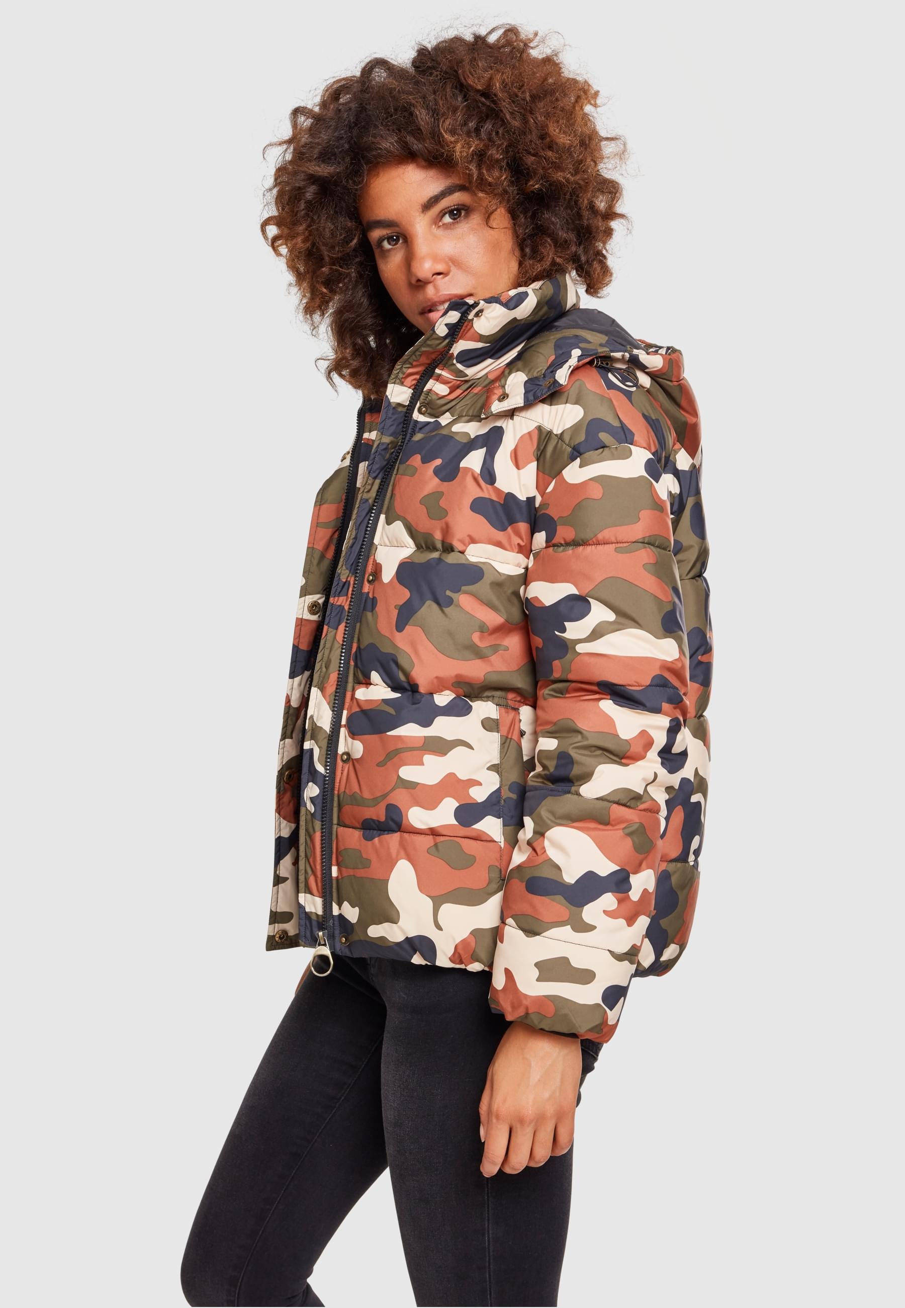 URBAN CLASSICS Winterjacke »Urban Classics Damen Ladies Boyfriend Camo Puffer Jacket« 1 Stk. tlg. mit Kapuze