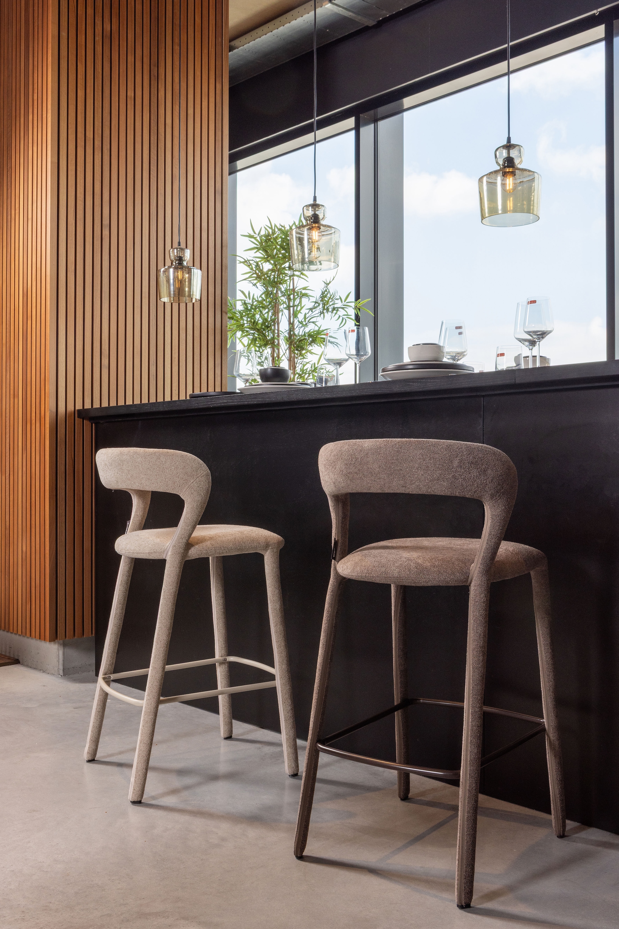 WOOOD Barhocker »Noble mit Fußstütze und vollständig gepolstertem B 48 x T 52 x H 95 cm« Gewebebezug, Belastbarkeit 150 kg, hohe Verschleißfestigkeit