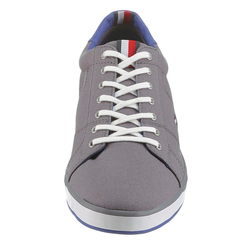 Tommy Hilfiger Sneaker »H2285ARLOW 1D«, mit seitlichem Logoflag