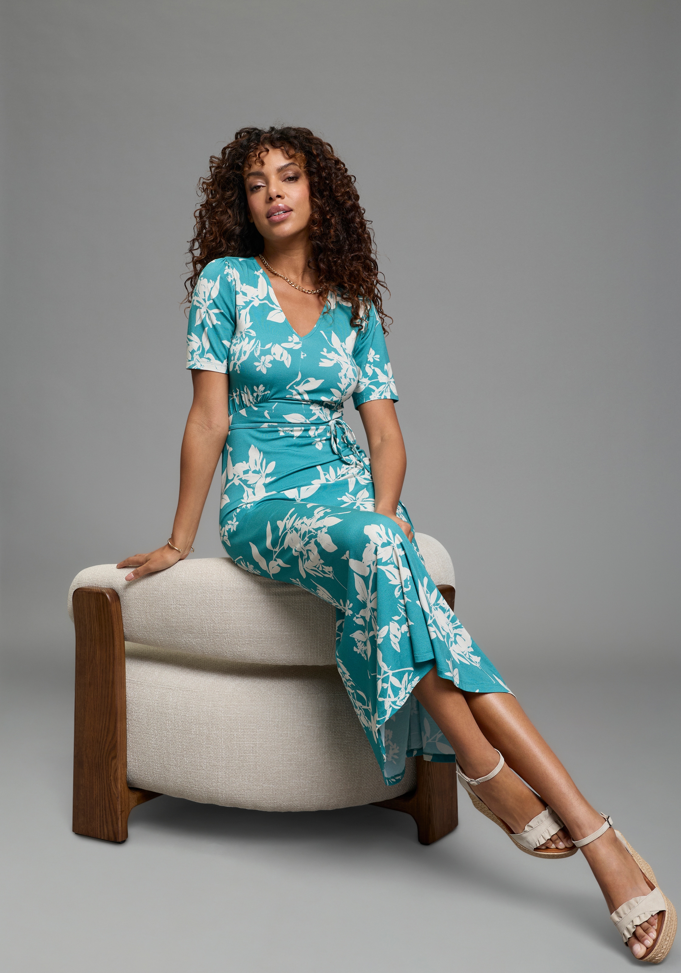 Laura Scott Midikleid in floralem Druck, aus Viskose und Elasthan