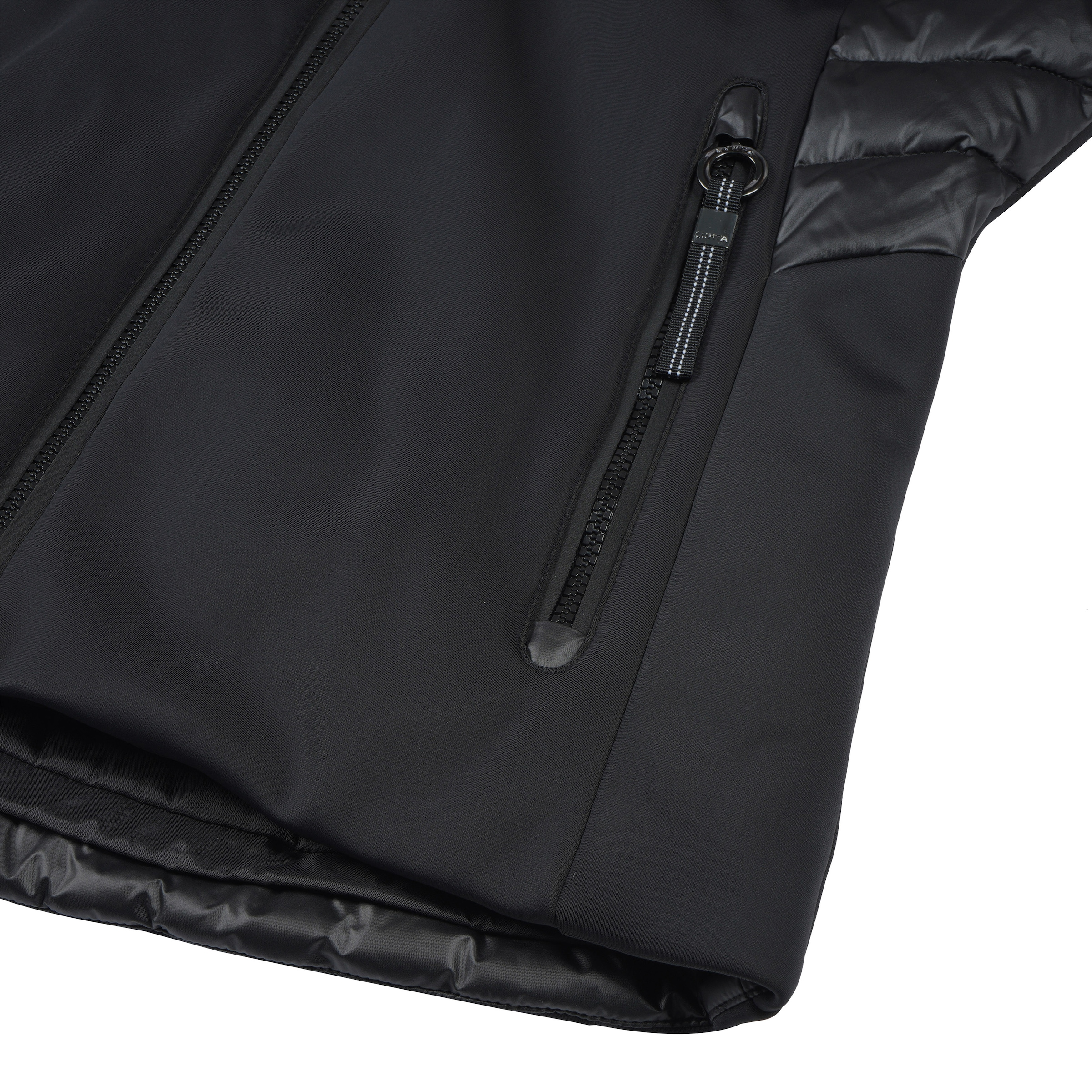 Luhta Softshelljacke »D SOFTSHELLJACKE KIERINKI« mit Kapuze mit Reißverschlusstaschen, wärmend, atmungsaktiv, windabweisend