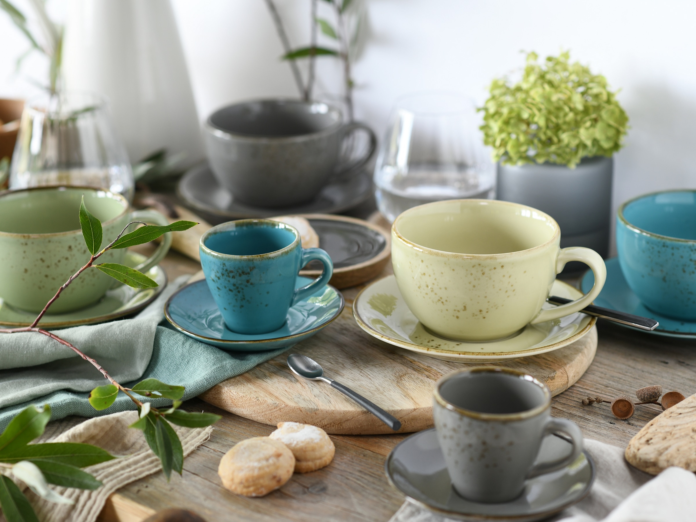 CreaTable Cappuccinotasse »Kaffeetasse NATURE COLLECTION« Tassen Set, naturfarben mit Sprenkel, 4 Tassen, 4 Untertassen