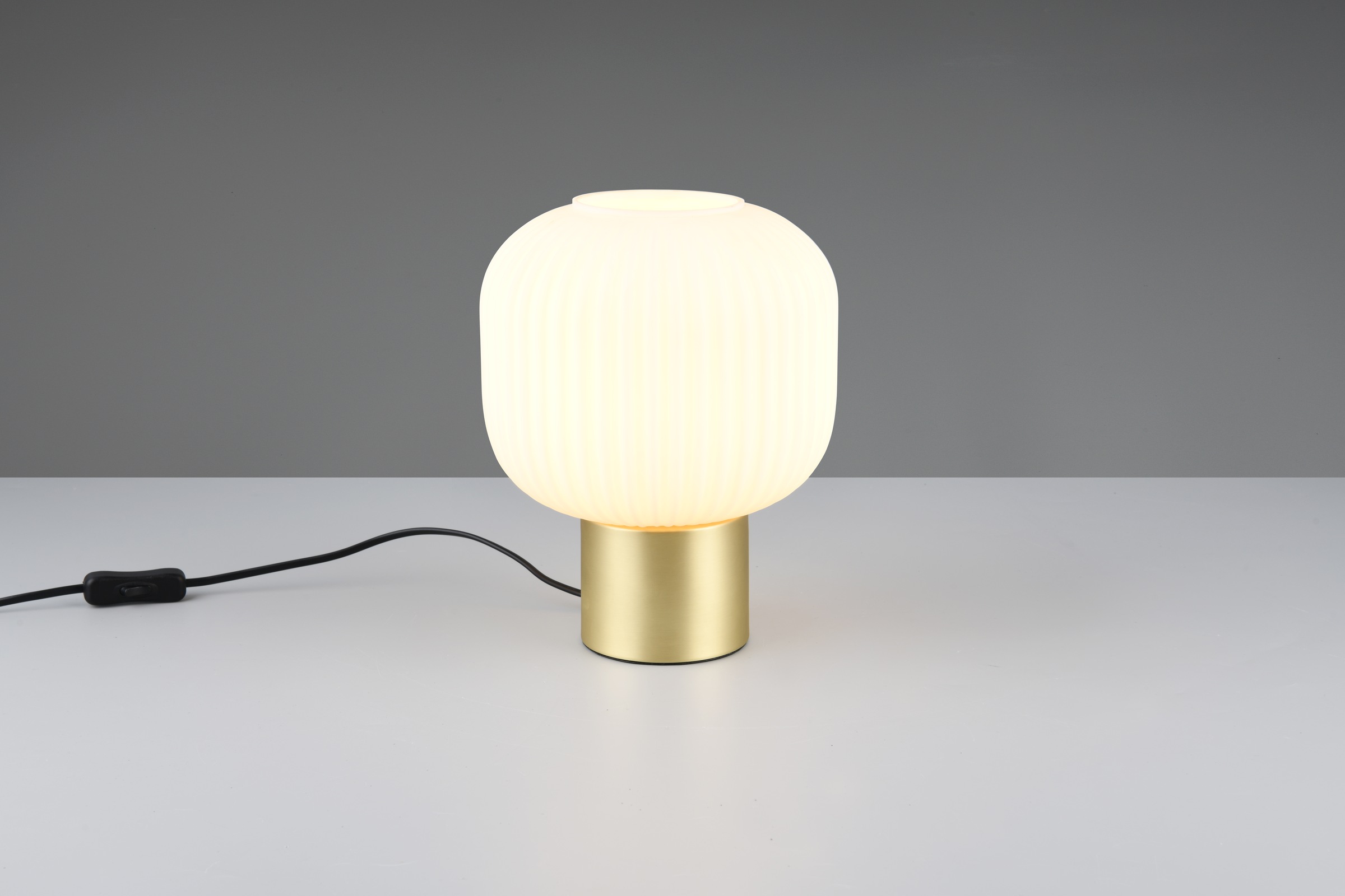 TRIO Leuchten Schreibtischlampe »DIVA, E27 Tischleuchte mit Glasschirm Ø 20cm, exkl 1xE27 max 40W«, 1 flammig, Leuchtmittel E27 | Leuchtmittel wechselbar, Schnurschalter 150cm Kabel Höhe 26cm Nachttischlampe Kommode Sideboard