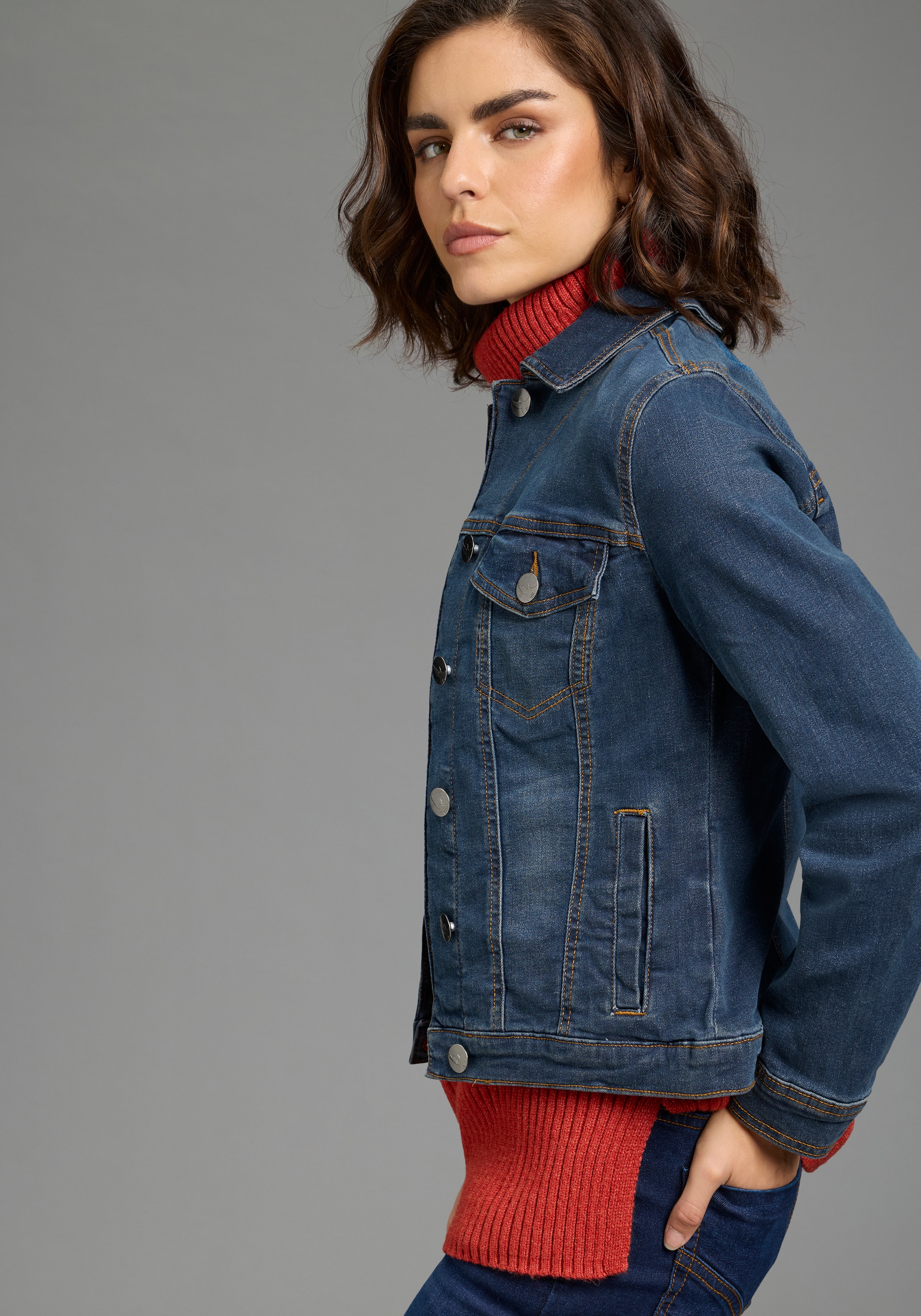 Arizona Jeansjacke aus Baumwollmischung,  figurbetont,  in Stretch-Qualität