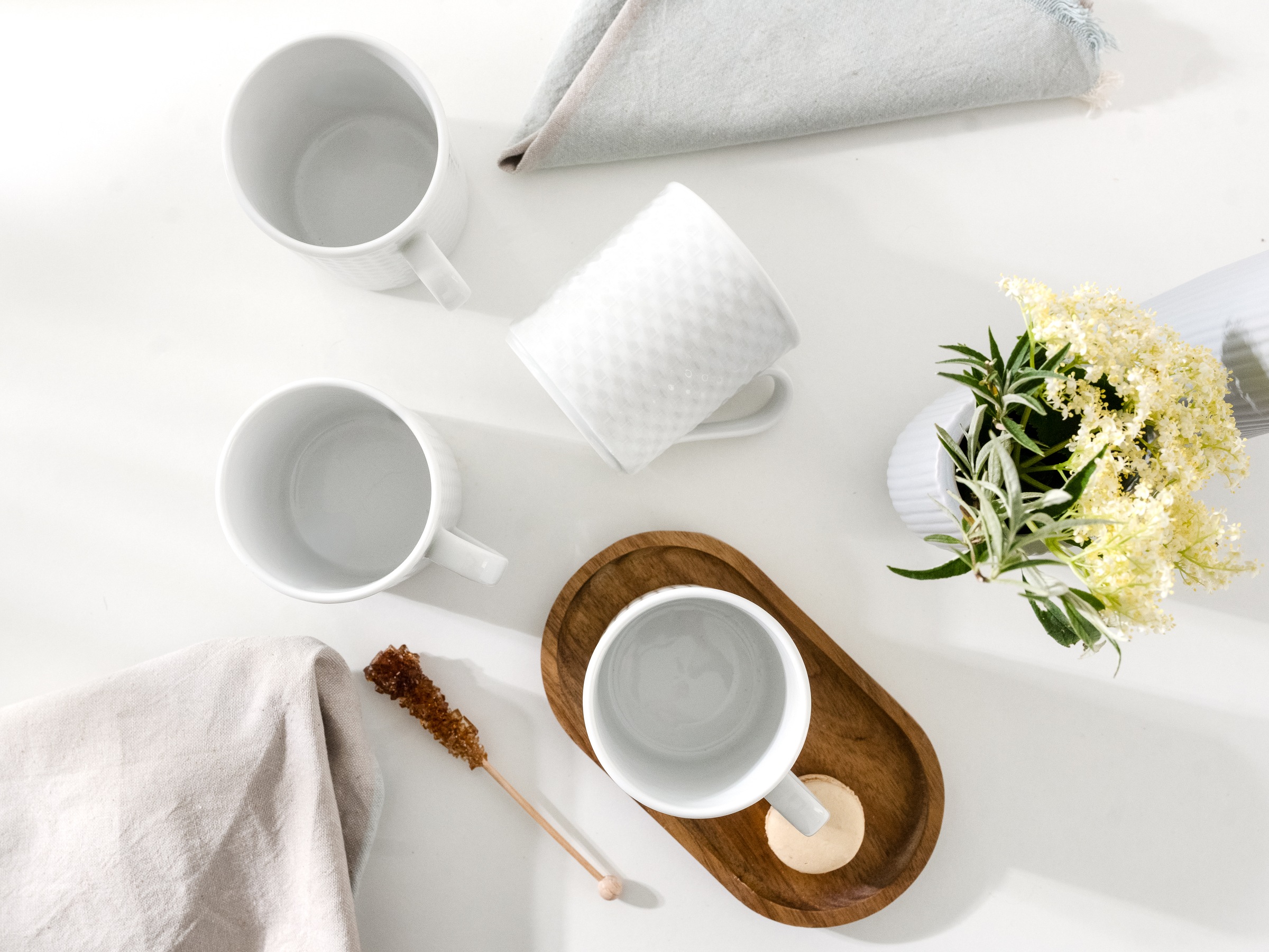 CreaTable Becher »Polo Weiss, Kaffeebecher 6-tlg« Strahlendes Weiß, Klassischer Manufakturstil, Ausdrucksstarkes Relief