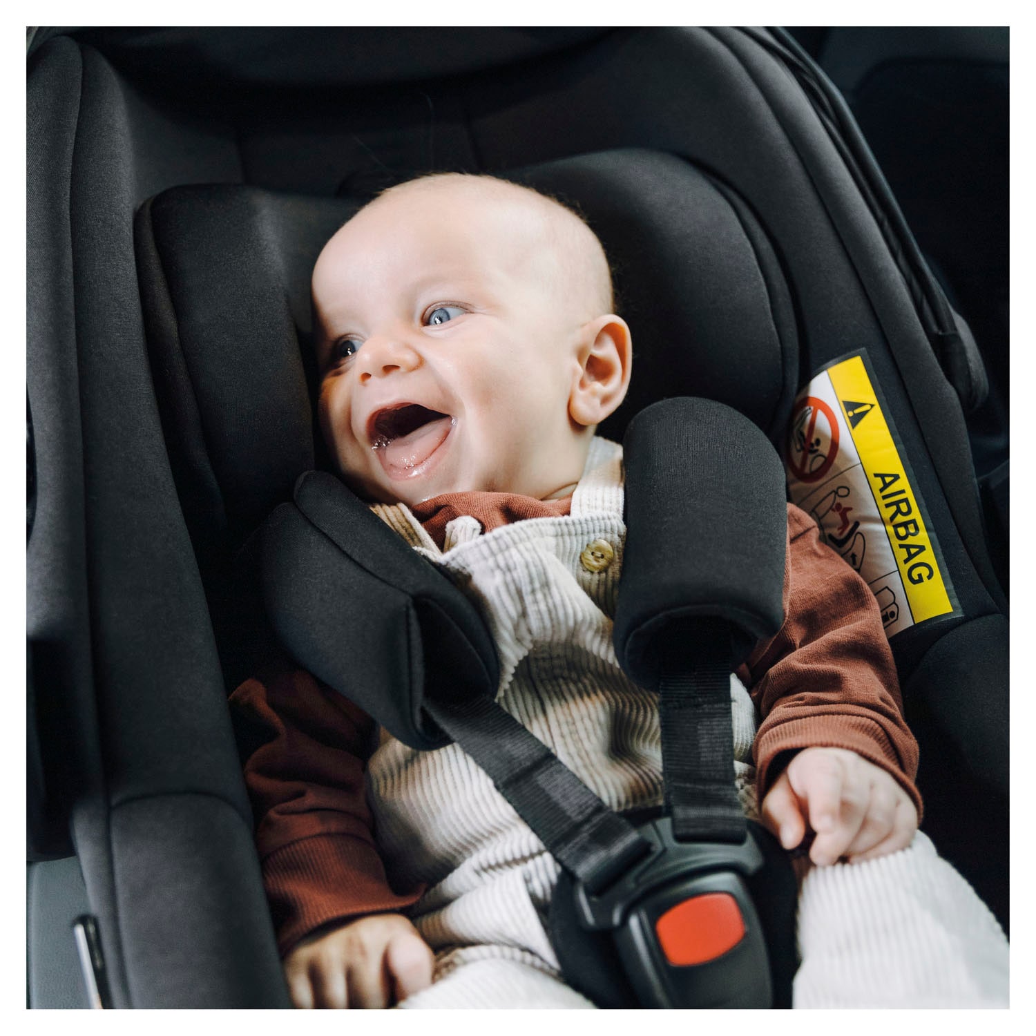 Hauck Babyschale »Drive N Care«, Klasse 0+ (bis 13 kg), (Set, 2 tlg.), inklusive Base und Neugeborenen-Einlage