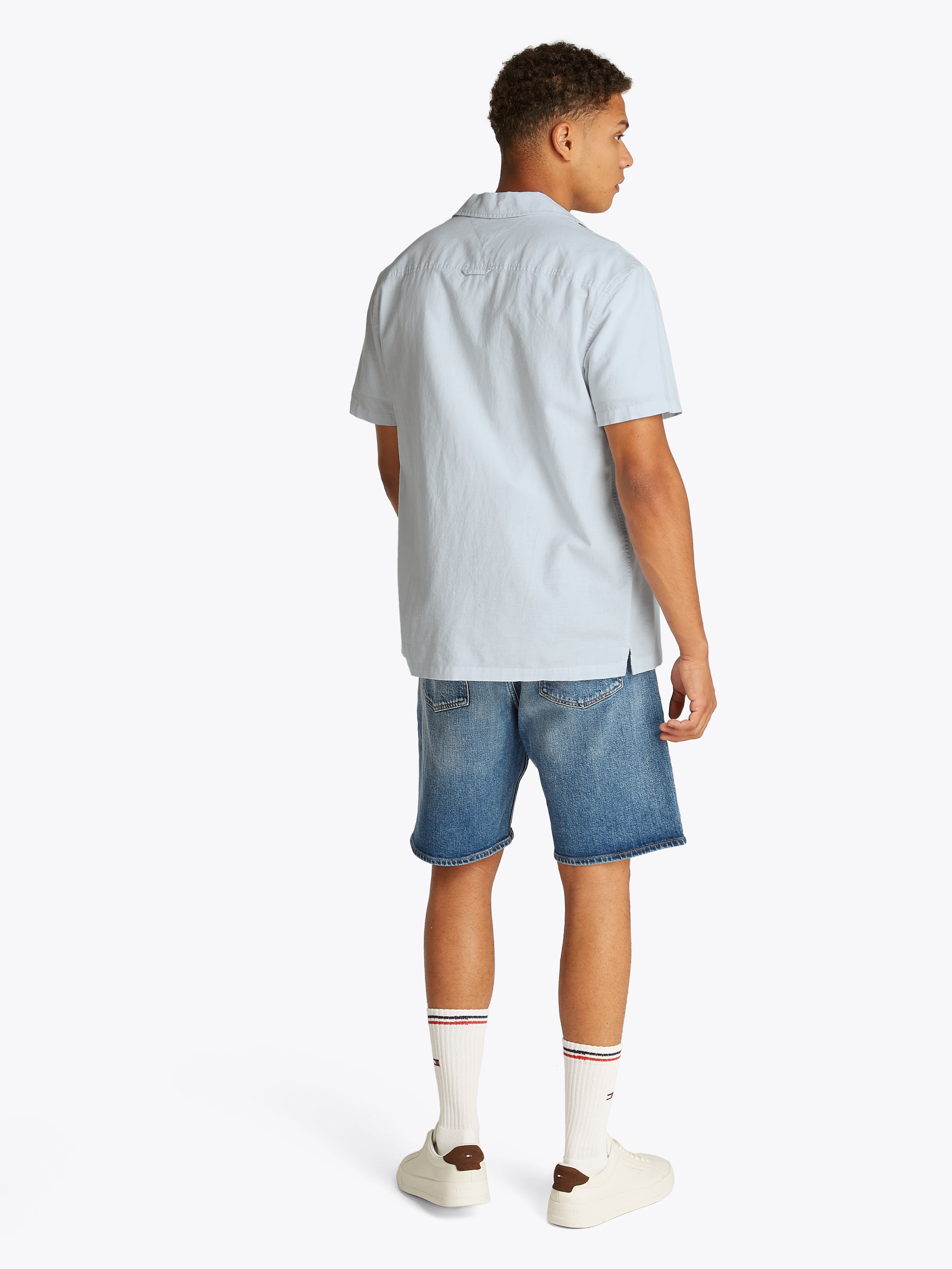 Tommy Jeans Kurzarmhemd »TJM LINEN BLEND CAMP SS EXT«, Mit V-Ausschnitt