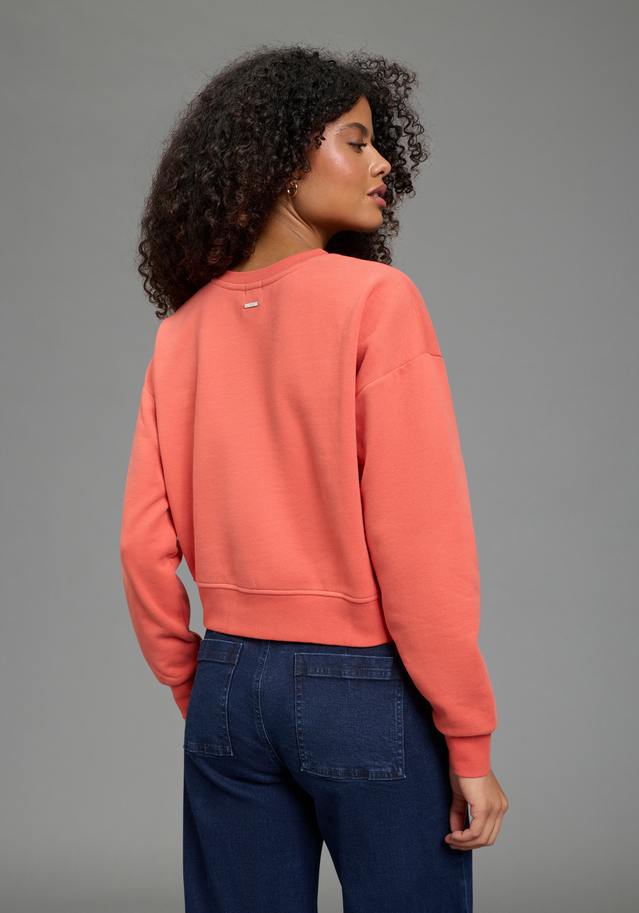 Laura Scott Sweatshirt, 1 Cropped Form
