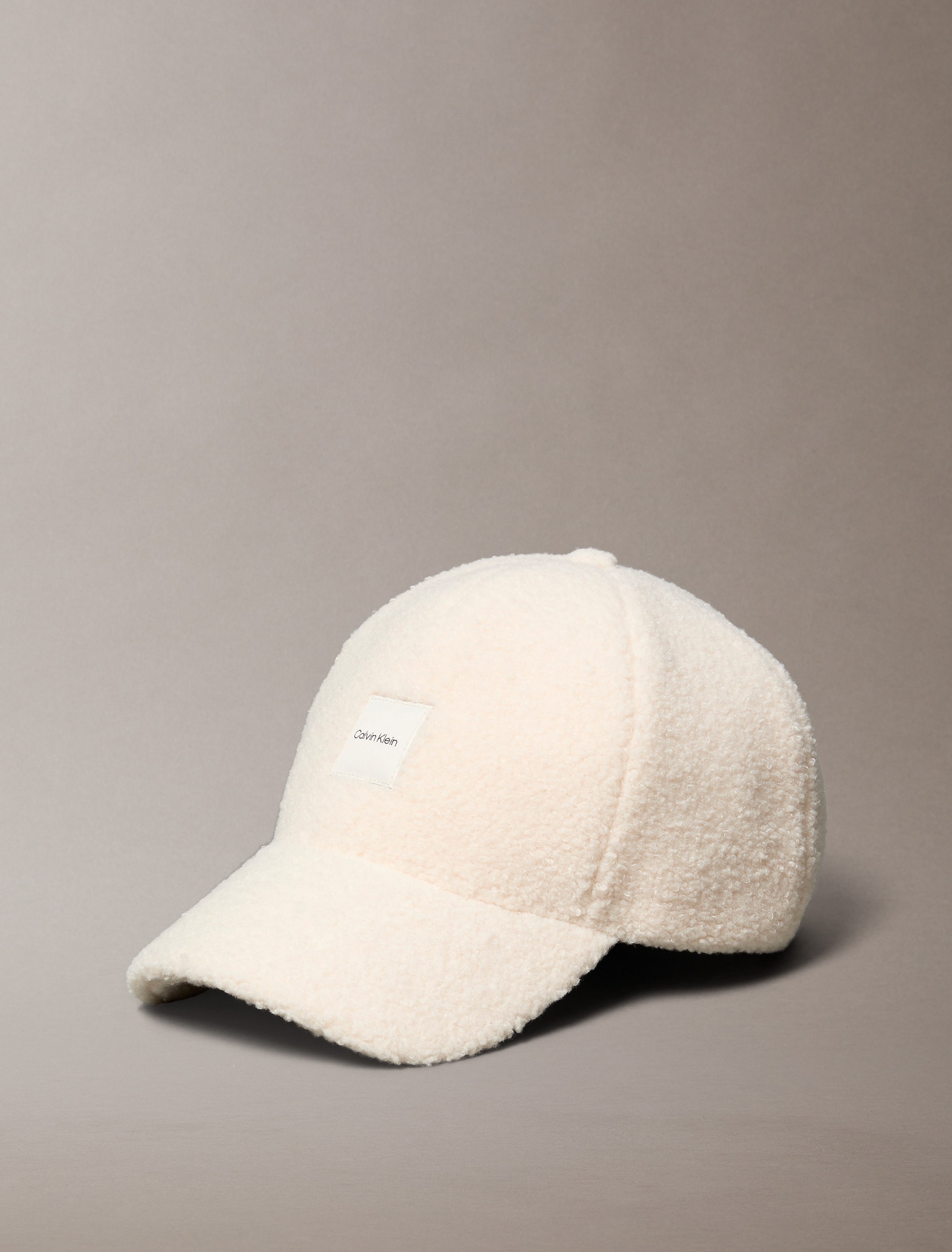 Calvin Klein Baseball Cap »BOUCLE w PATCH CAP« Mit festem Schirm