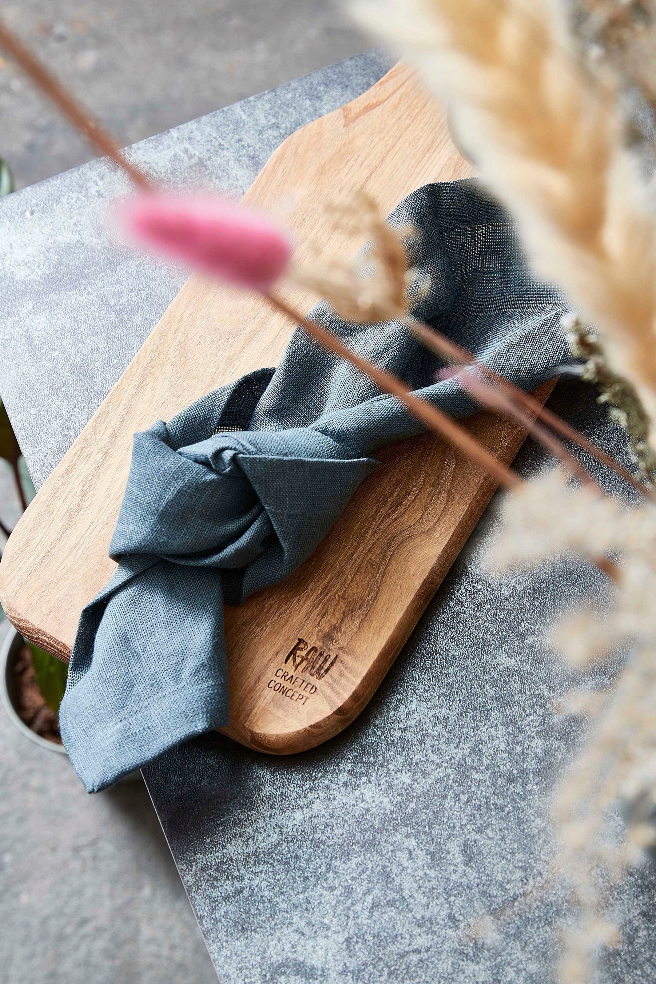 aida RAW Schneidebrett »RAW Teak«, organisch, jedes Stück ein Unikat