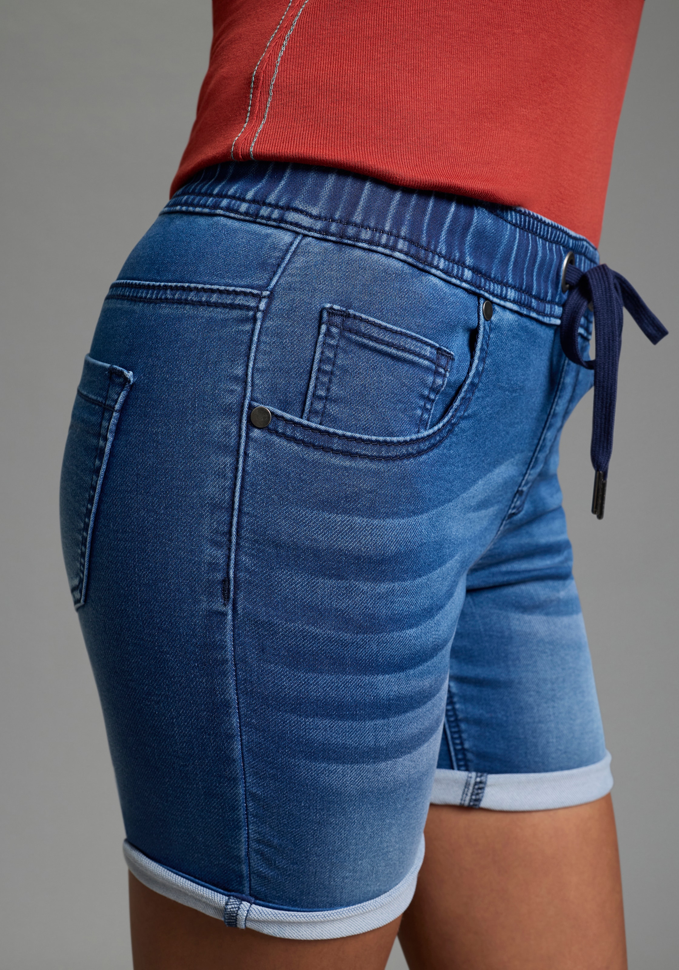 Arizona Jeansshorts figurnah, normale Leibhöhe, mit Bindebändern am Bund