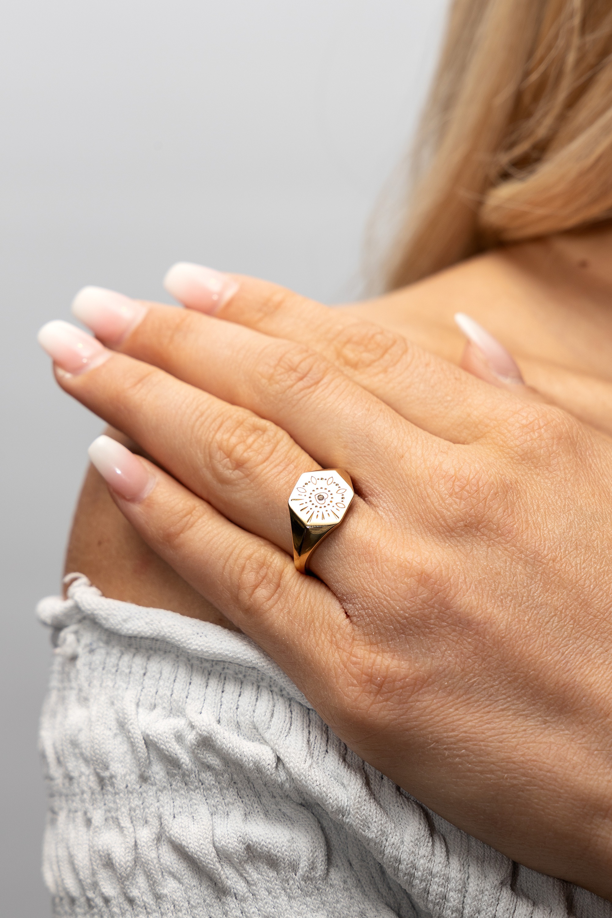 CAÏ Fingerring »925 Silber vergoldet Siegelring Hexagon Tattoo«