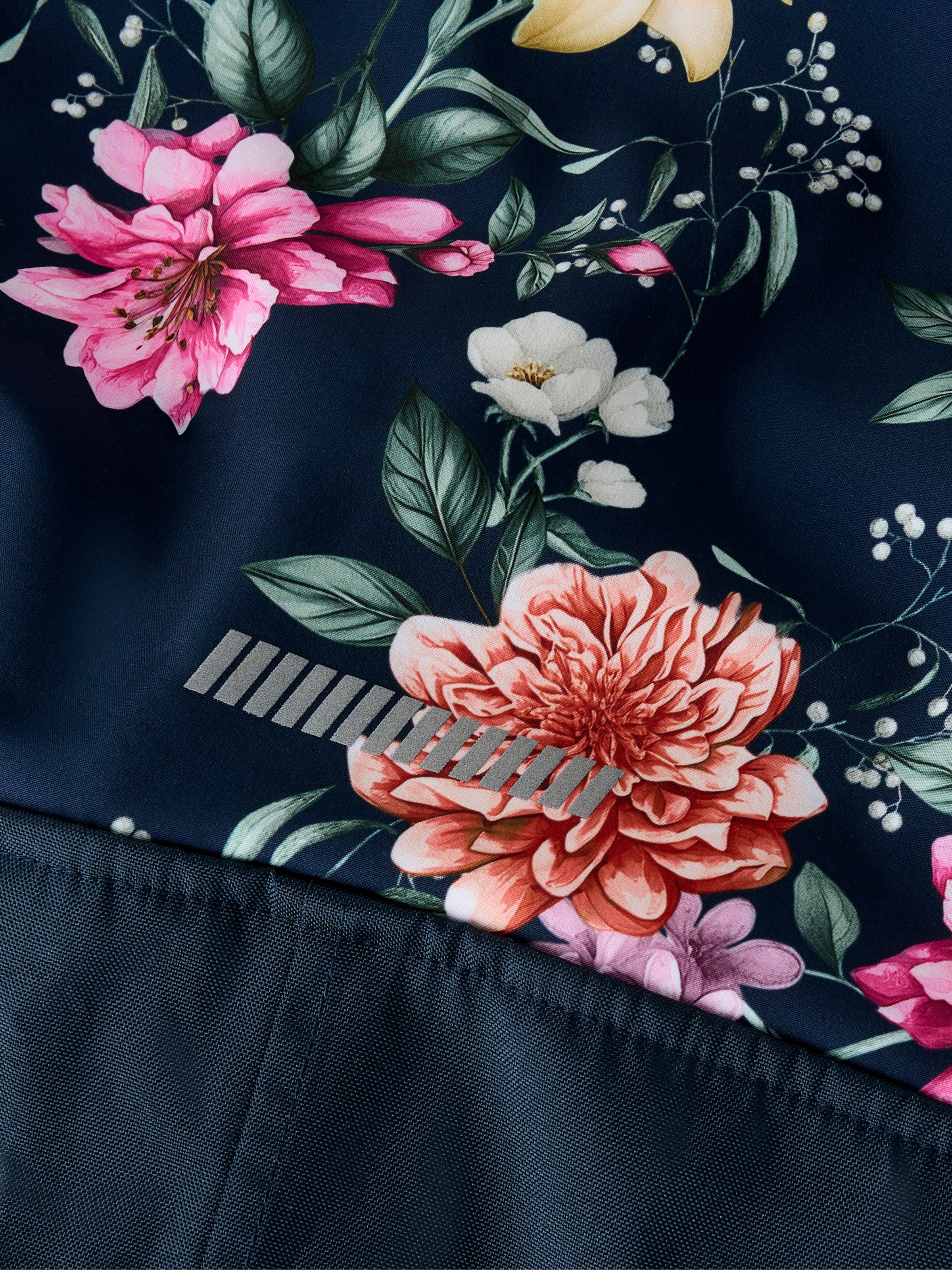 Name It Softshelloverall »NMFALFA08 SOFTSHELL SUIT AOP 1FO NOOS« mit verstellbarer und abnehmbarer Fußschlaufe