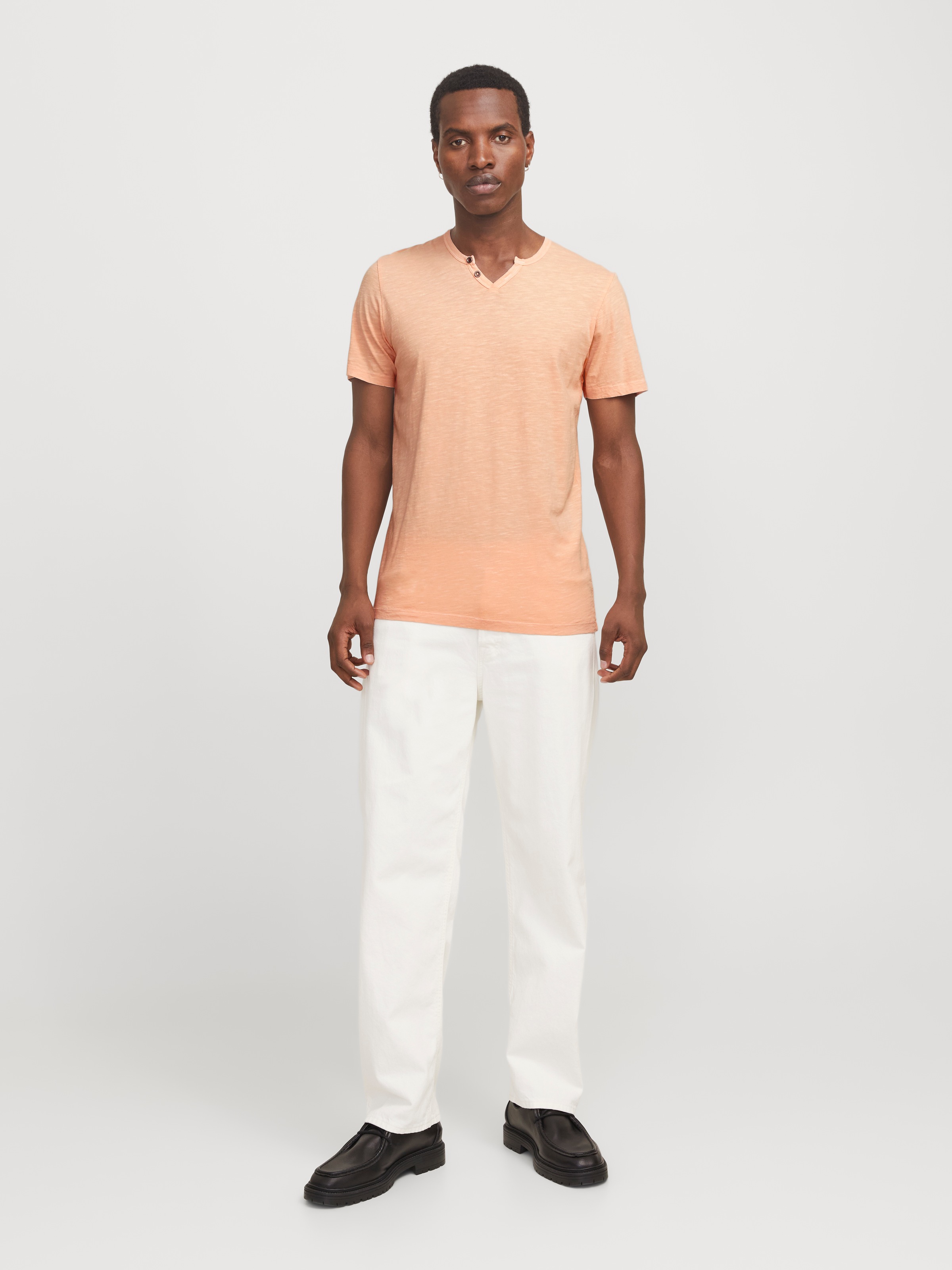 Jack & Jones »JJESPLIT NECK TEE SS NOOS« mit V-Ausschnitt