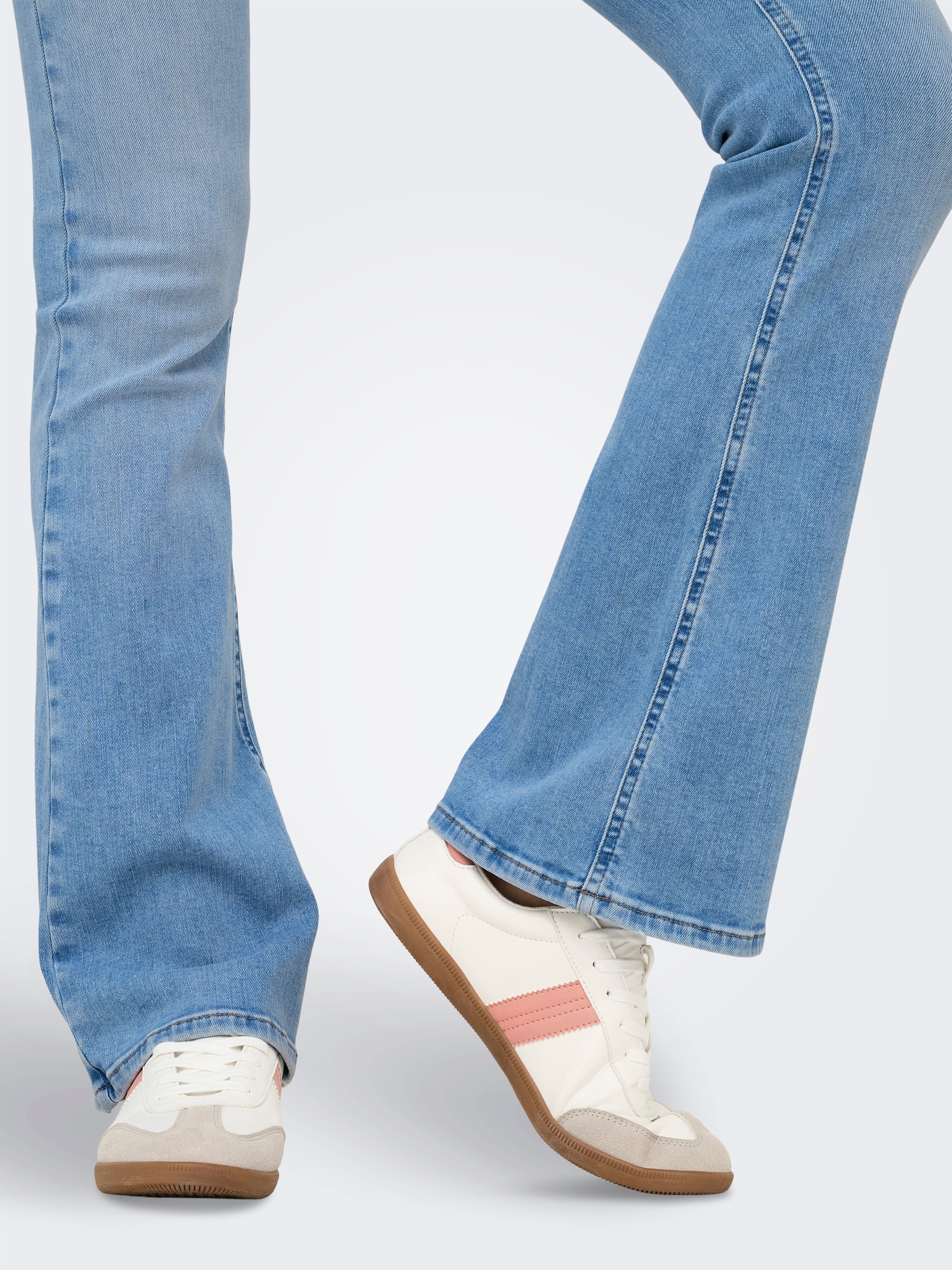 ONLY Bootcut-Jeans »ONLBLUSH MID FLARED DNM TAI198 NOOS«