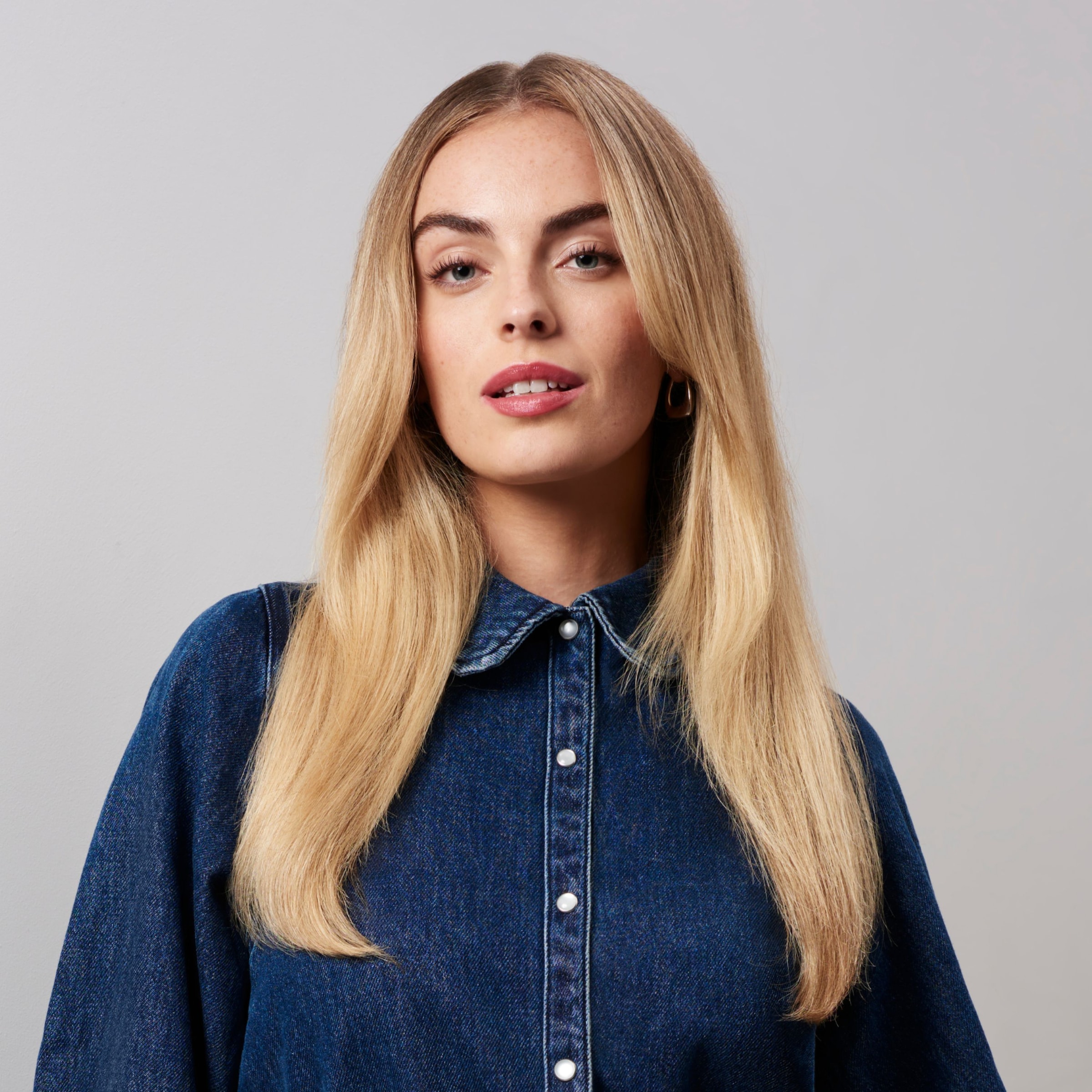 BaByliss Warmluftbürste »BaByliss Hydro Fusion rotierende Warmluftbürste, Anti-Frizz, AS773E« Rundbürstenföhn mit Dual-Ionen, Keramik & 50 mm Rundbürste, 700W