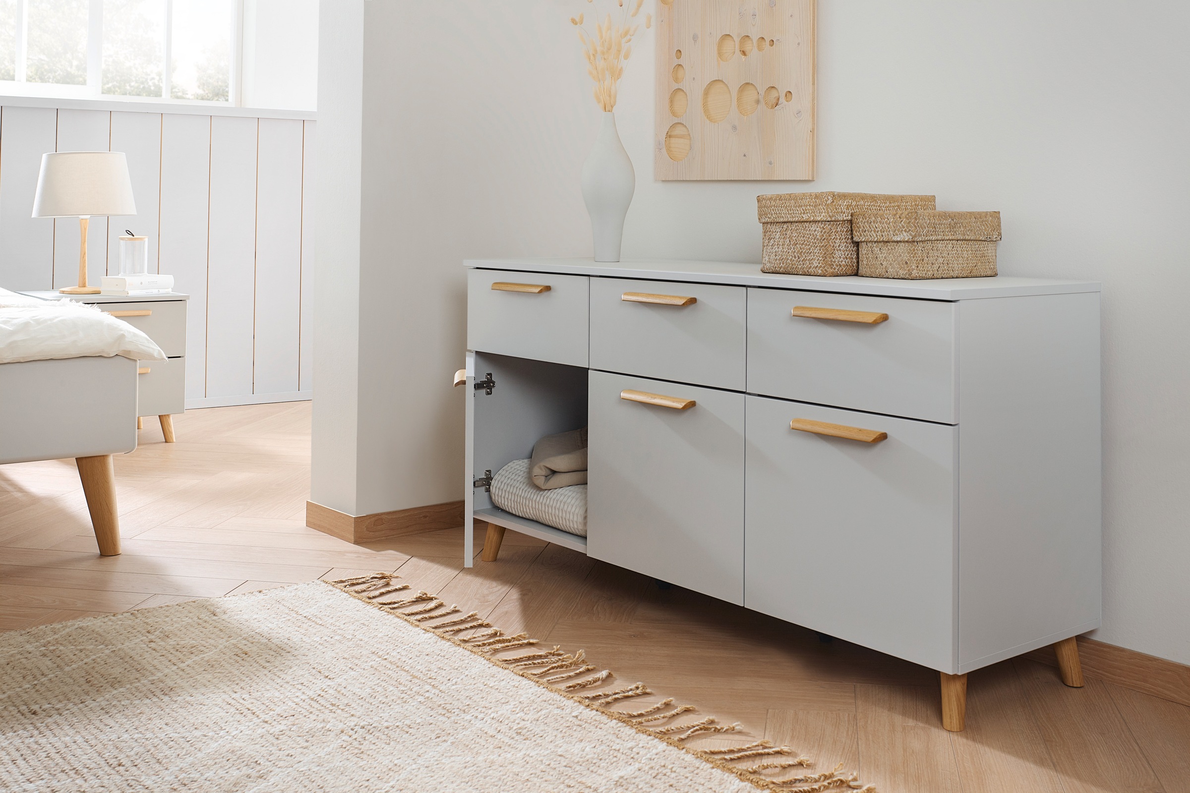 rauch Kombikommode »Skandi by Aditio«, mit Massivholzgriffen, 3 Schubladen mit Softclose-Funktion
