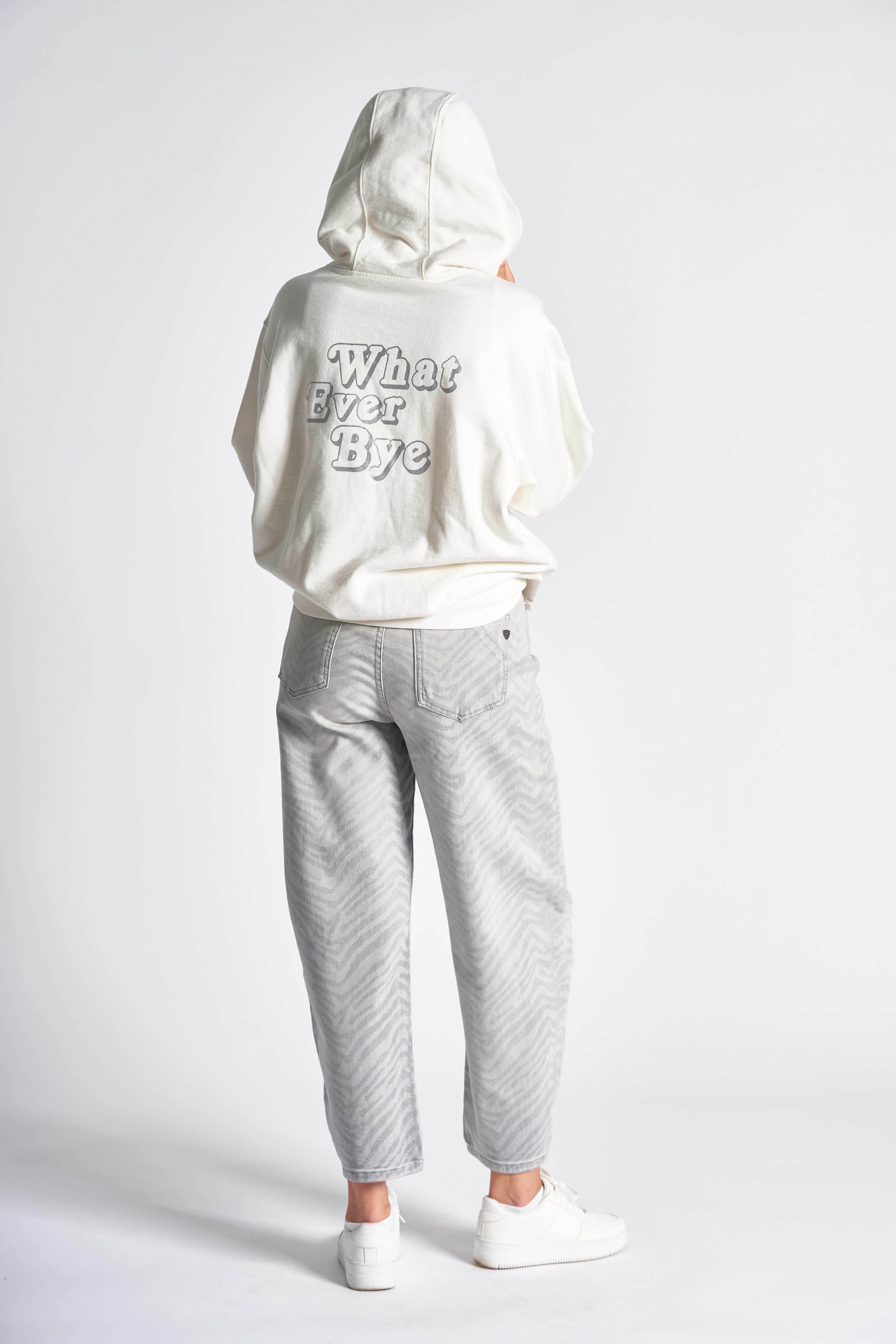 Zhrill Kapuzensweatshirt »ZHILLI«, mit Herz-Print und Kängurutasche