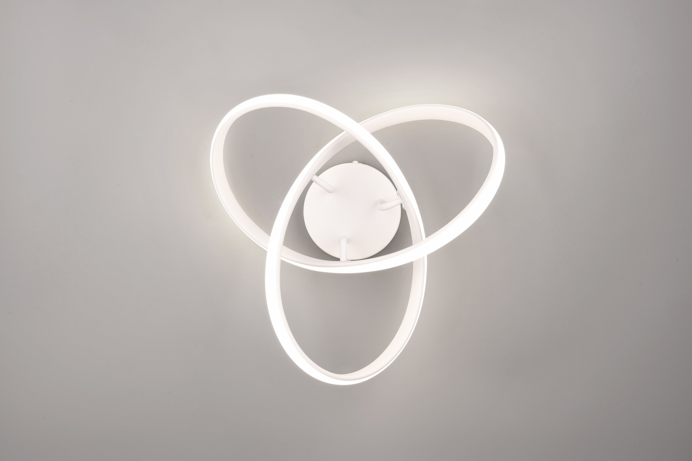 Places of Style LED Deckenleuchte »MESSACHUSETTS, kleine Dekolampe als LED Deckenlampe oder Wandlampe«, 1 flammig, Leuchtmittel LED-Board | LED fest integriert, Ø 40cm, Höhe 15cm Design Lampe mit geschwungenem LED Knoten 1800 Lumen