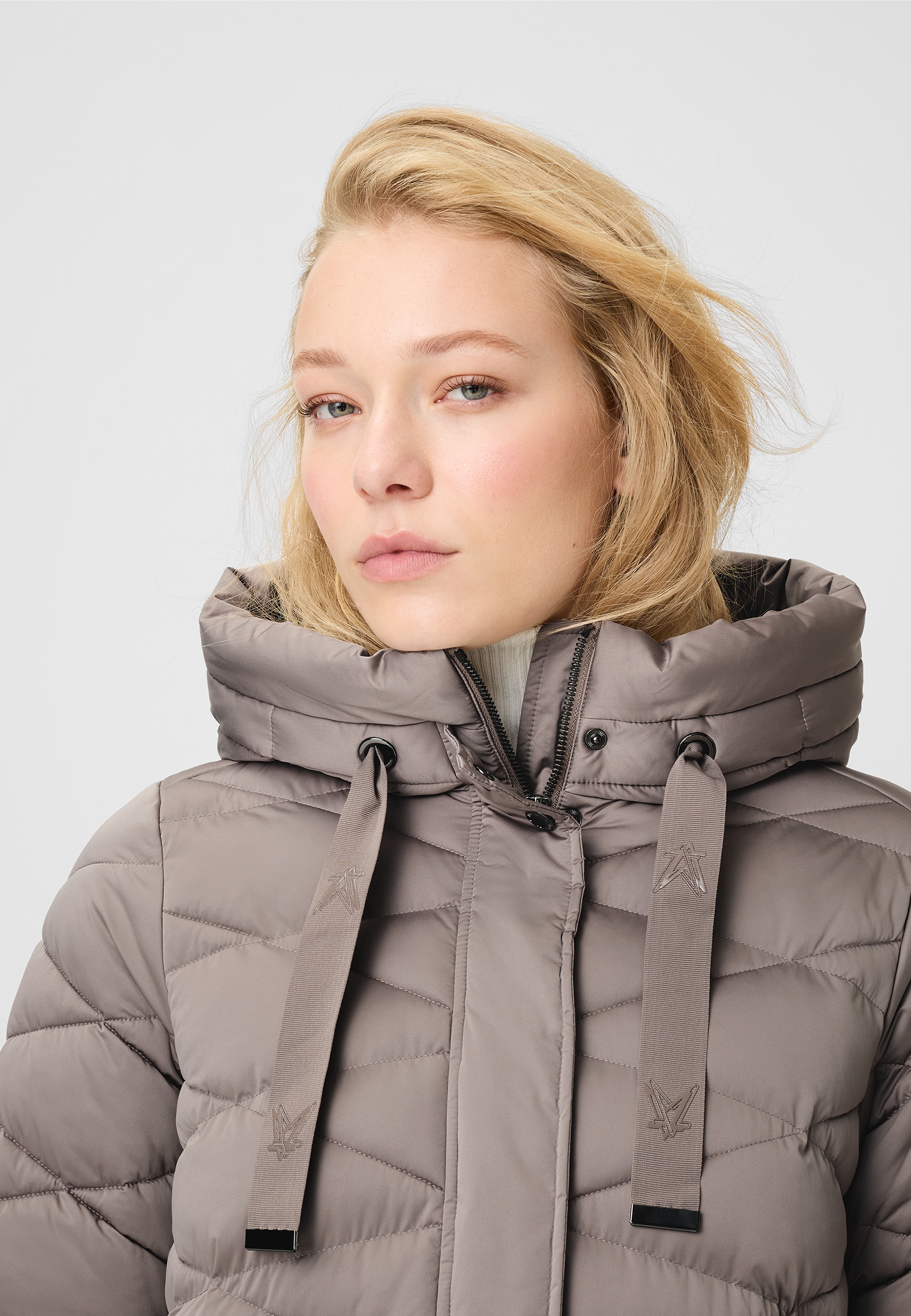 Fuchs Schmitt Steppmantel »Steppkurzmantel« mit verdecktem Reißverschluss, Kapuze mit Kordelzug, warm wattiert