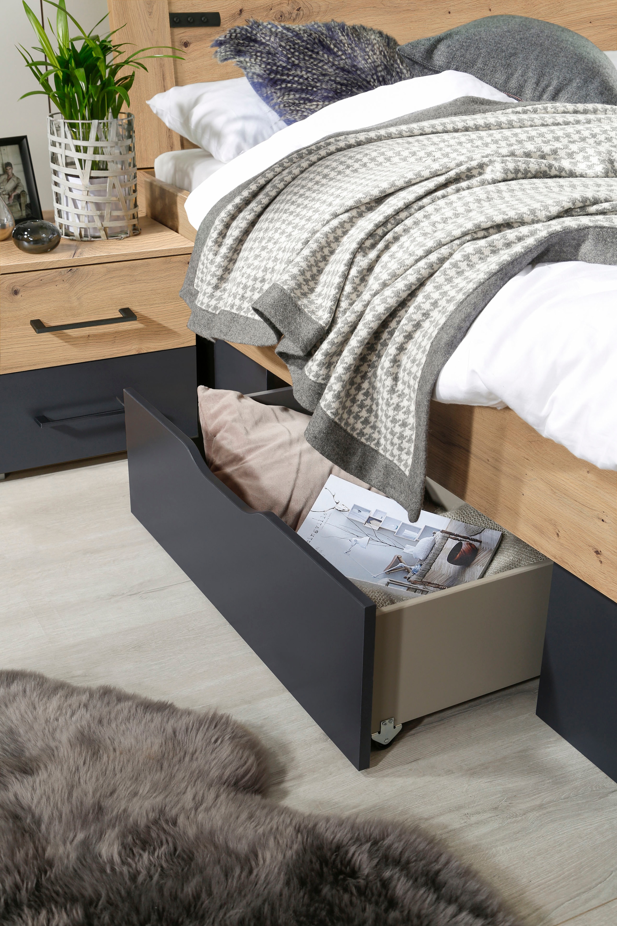 rauch Schlafzimmer-Set »Birmingham«, (5 tlg.), 5-tlg.Set: Schwebetürenschrank inkl. Passepartout, Bett, 2 Nachttische