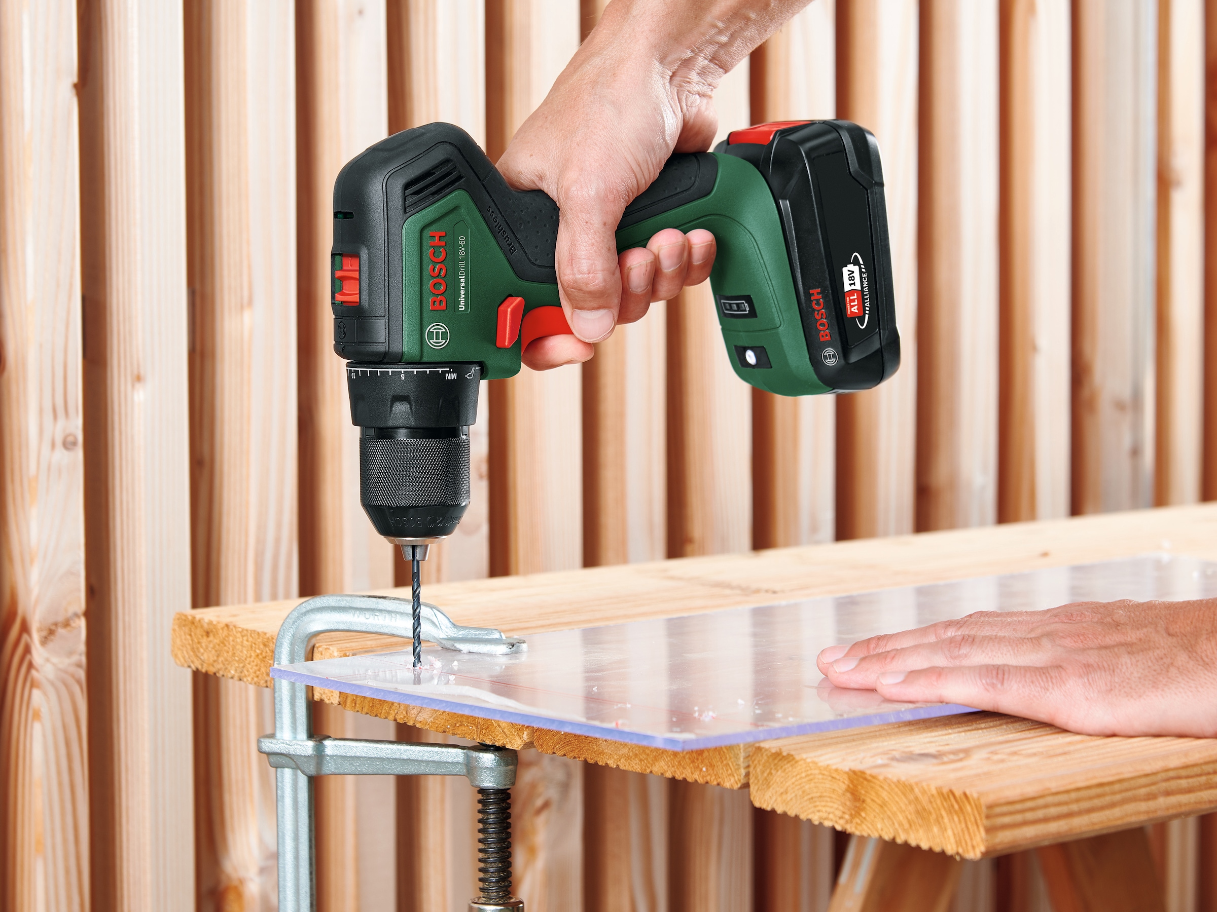 Bosch Home & Garden Akku-Bohrschrauber »UniversalDrill 18V-60«, Inkl. Koffer, mit 2 Akkus 18V/2Ah und Ladegerät