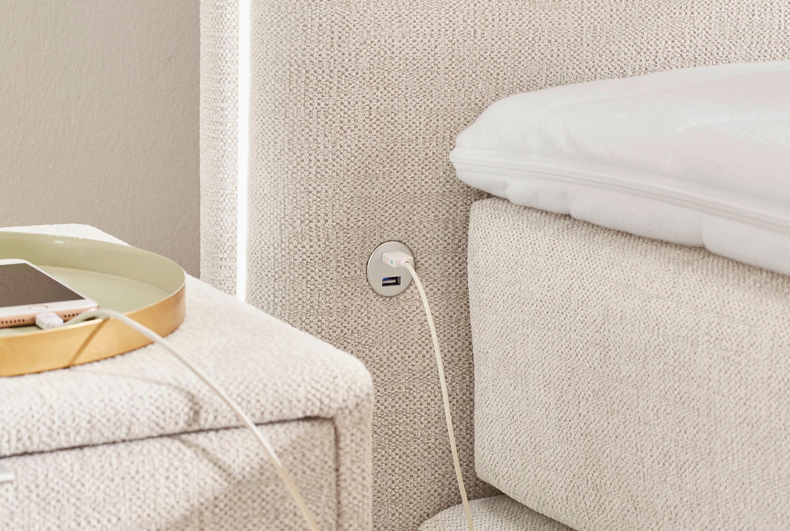 Jockenhöfer Gruppe Boxspringbett »Livia«, inklusive LED-Beleuchtung, 4x USB-Ladeports, 7-Zonen-TTFK-Matratze