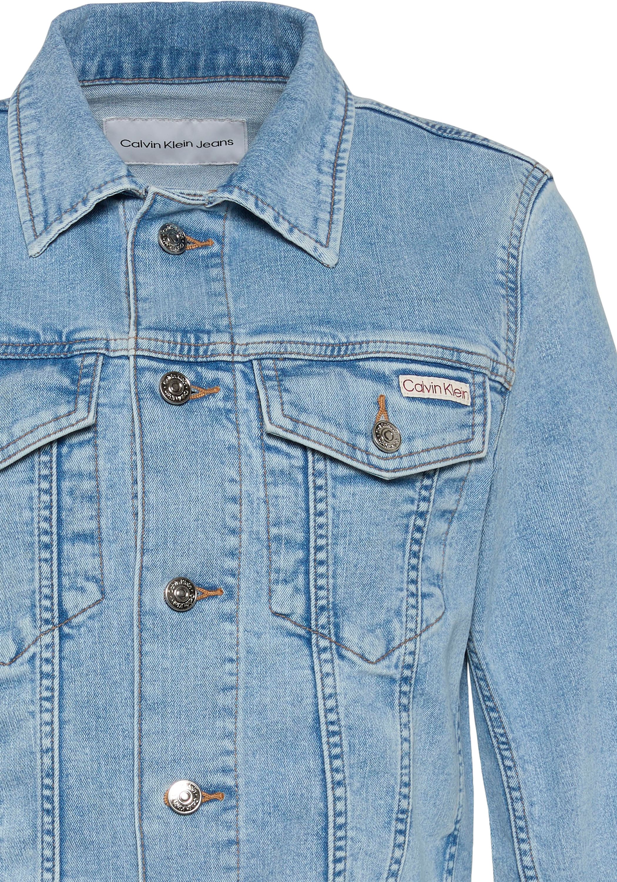Calvin Klein Jeans Jeansjacke »CLASSIC TRUCKER COASTAL LIGHT« ohne Kapuze Regular fit mit Rundhalsausschnitt