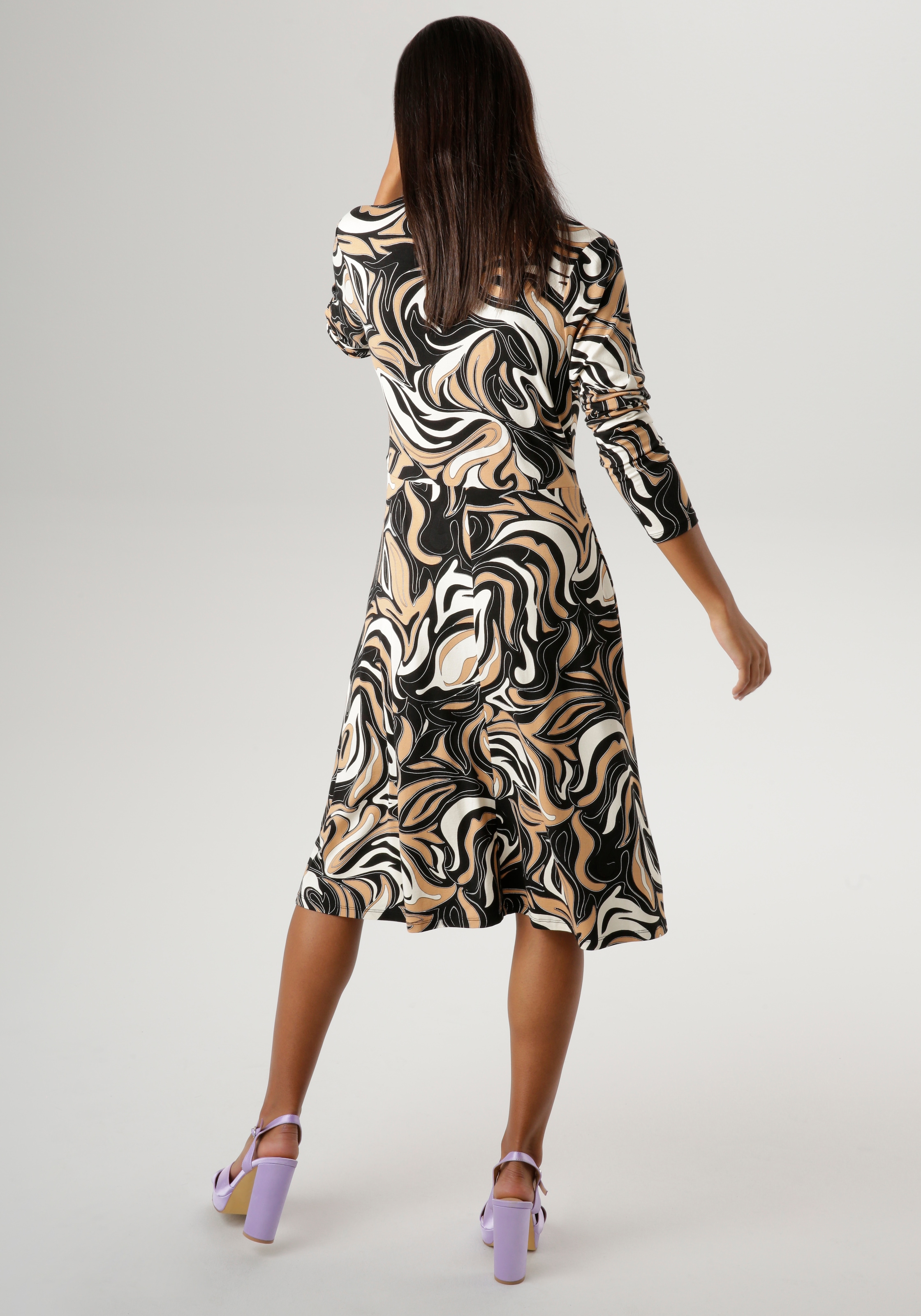Jerseykleid, online in KOLLEKTION Aniston SELECTED silberfarbenem bestellen NEUE Zierring - Taille mit der