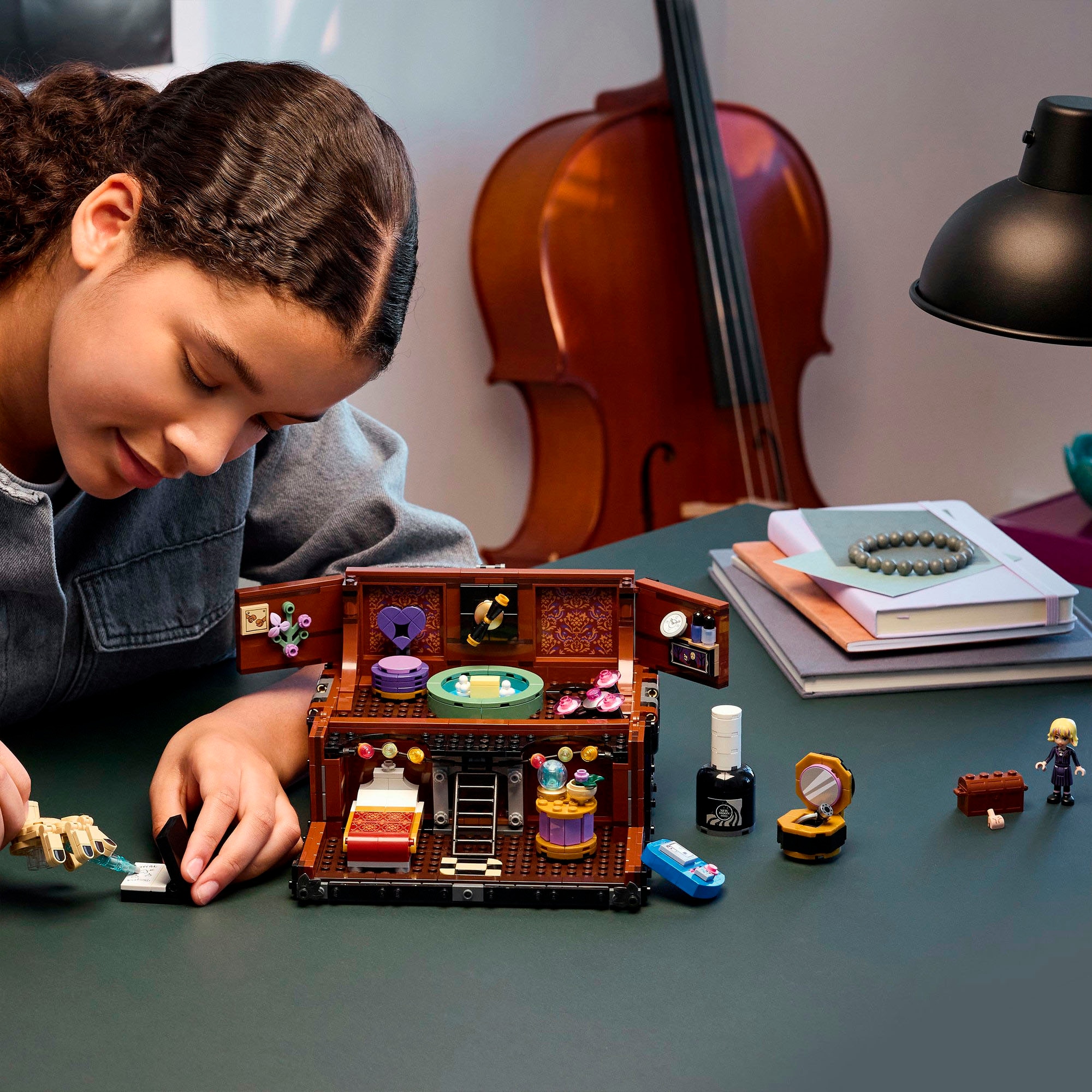 LEGO® Konstruktionsspielsteine »Die Wohnung des Eiskalten Händchens (76785), LEGO Wednesday« Made in Europe