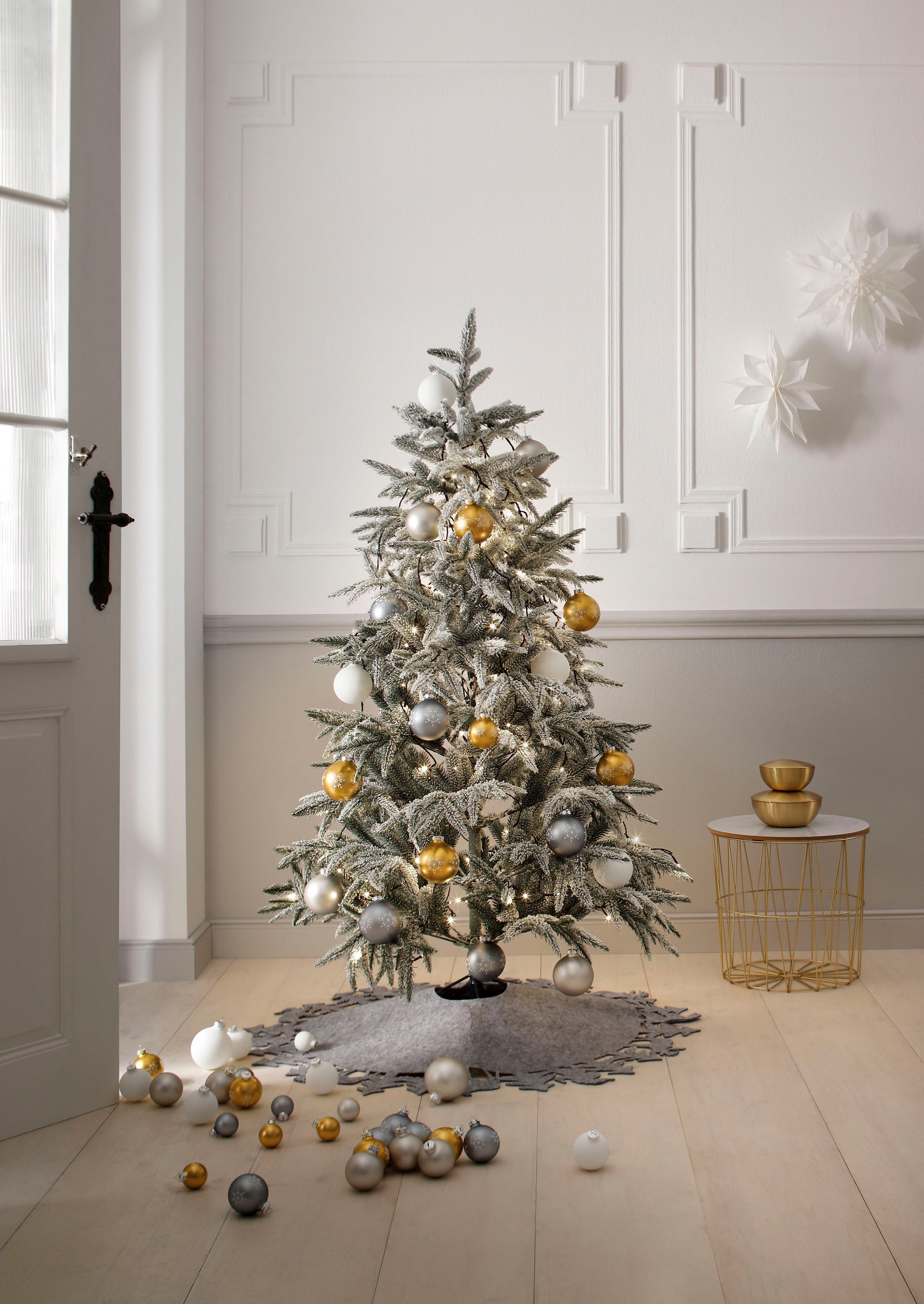 my home Künstlicher Weihnachtsbaum »Weihnachtsdeko aussen, künstlicher  Christbaum, Tannenbaum«, Edeltanne, mit Schnee, inkl. Metallständer online  bestellen | Kerzenständer