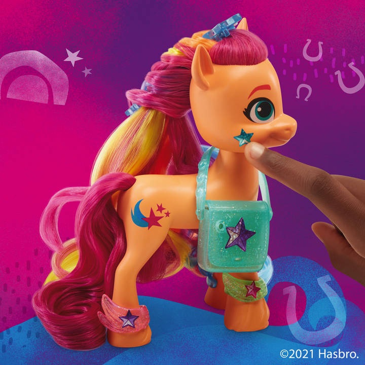 Hasbro Spielfigur »My Little Pony, A New Generation - Regenbogenmähne Sunny Starscout«, mit langen, pinkfarbenen Haaren und Sternschnuppen-Schönheitsfleck