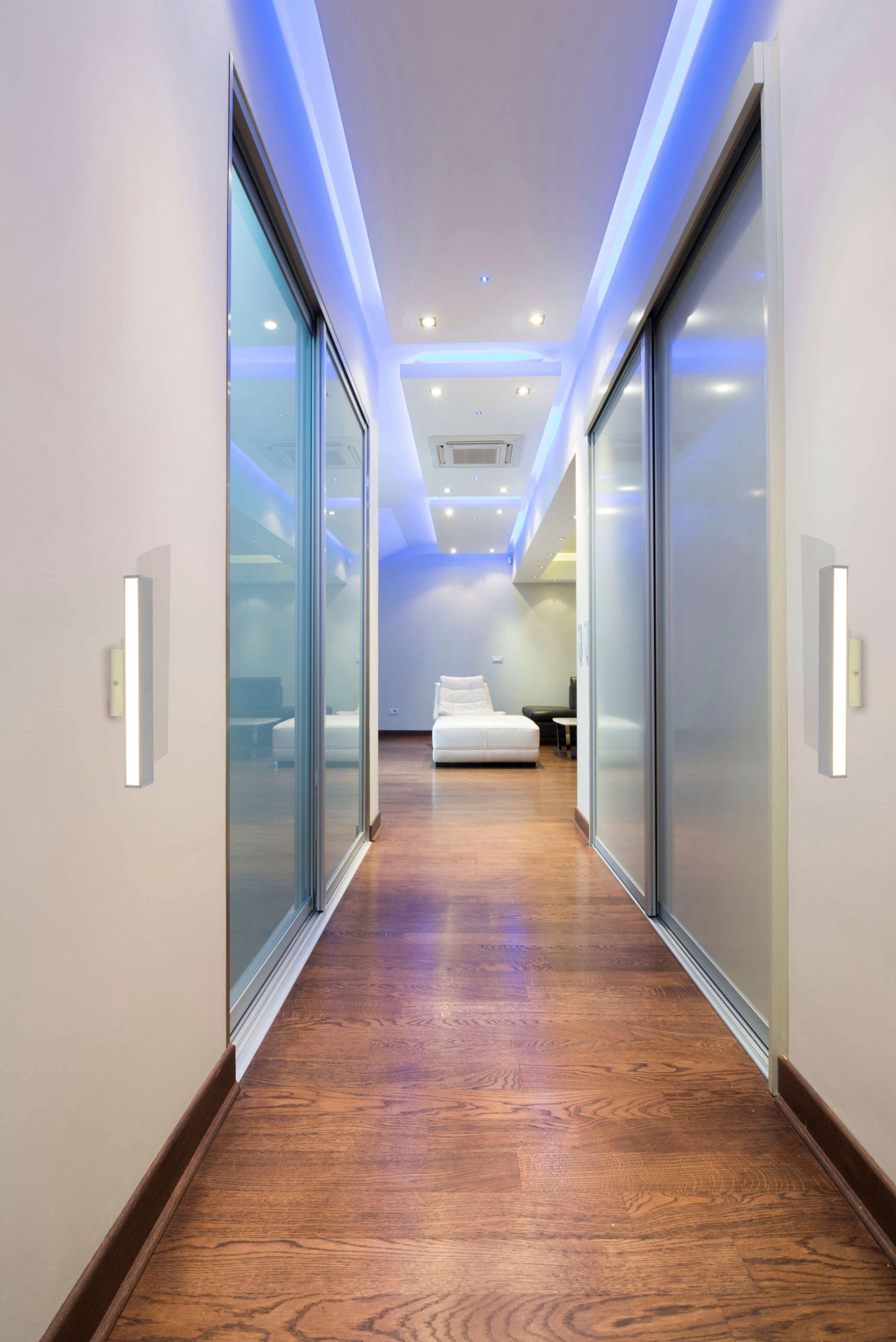 näve Wandleuchte »Dubai«, 1 flammig, Leuchtmittel LED-Modul | LED fest integriert, aus Aluminium und Kunststoff in Silber und Weiß 32 cm lang, LED integ.