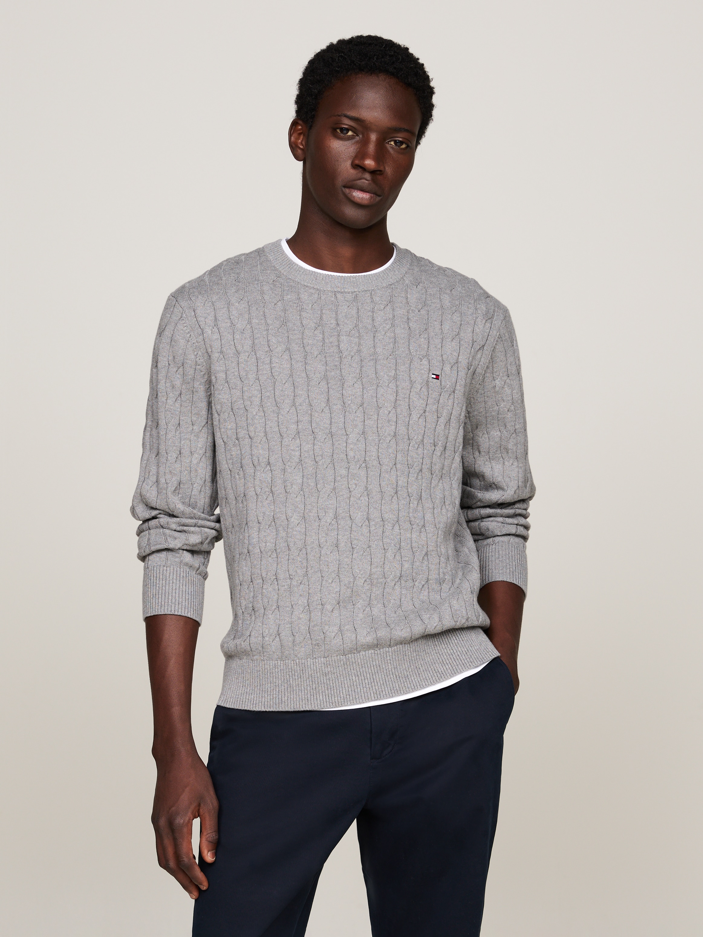 Tommy Hilfiger Strickpullover »CLASSIC CABLE CREW NECK mit Strukturstrick und Flaglabel«, unifarben, casual, regular fit, Baumwolle, Rundhals