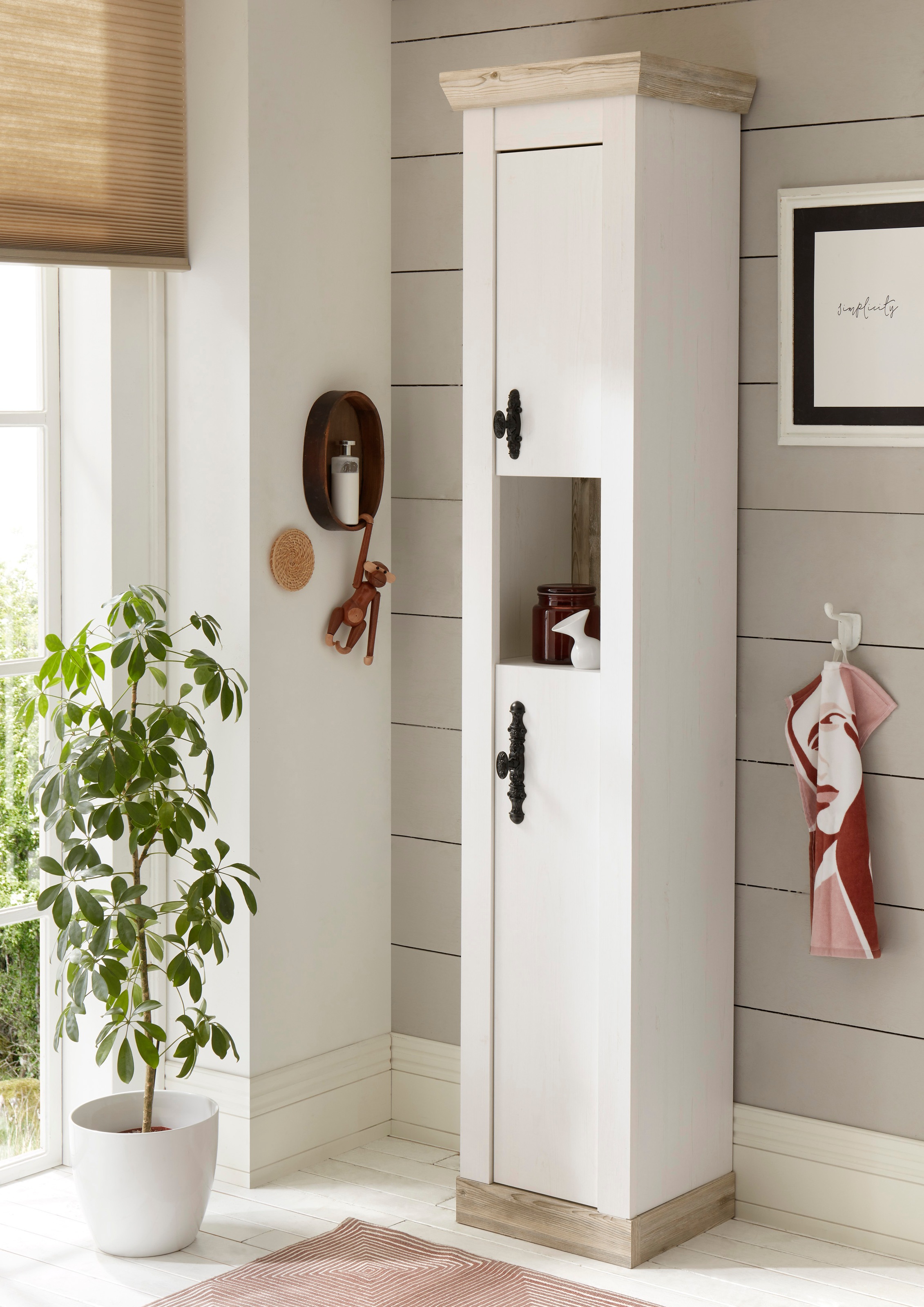 Home affaire Hochschrank »Florenz, Badschrank im Landhausstil, Schrank mit Metallgriffen«, in Pinie Weiß, offenes Fach und ausreichend Stauraum hinter Drehtüren