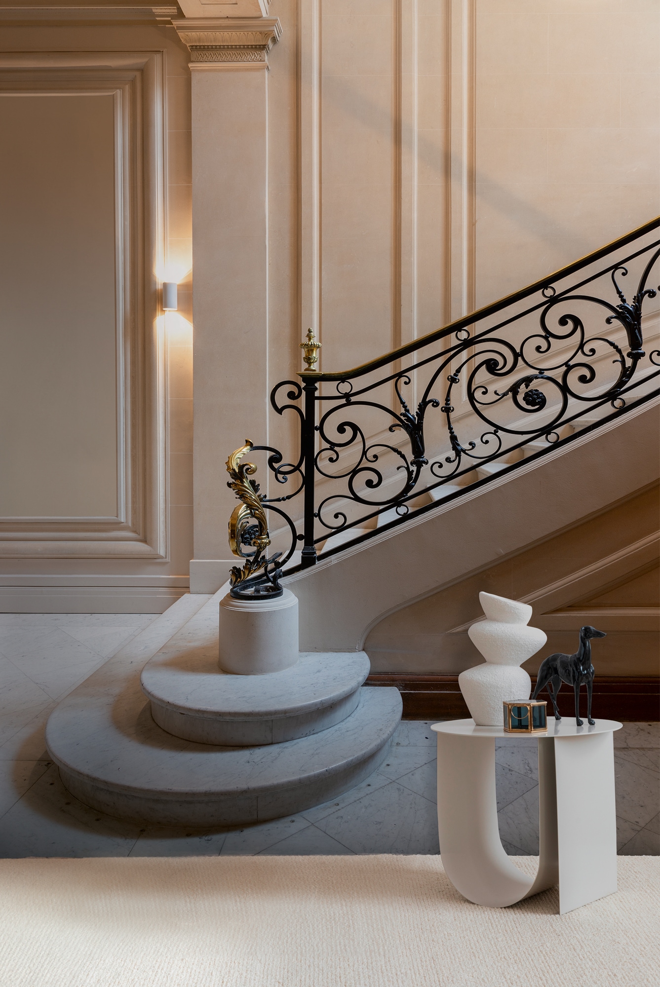 living walls Vliestapete »Fototapete Treppenhaus Geländer Beige Schwarz« matt strukturiert