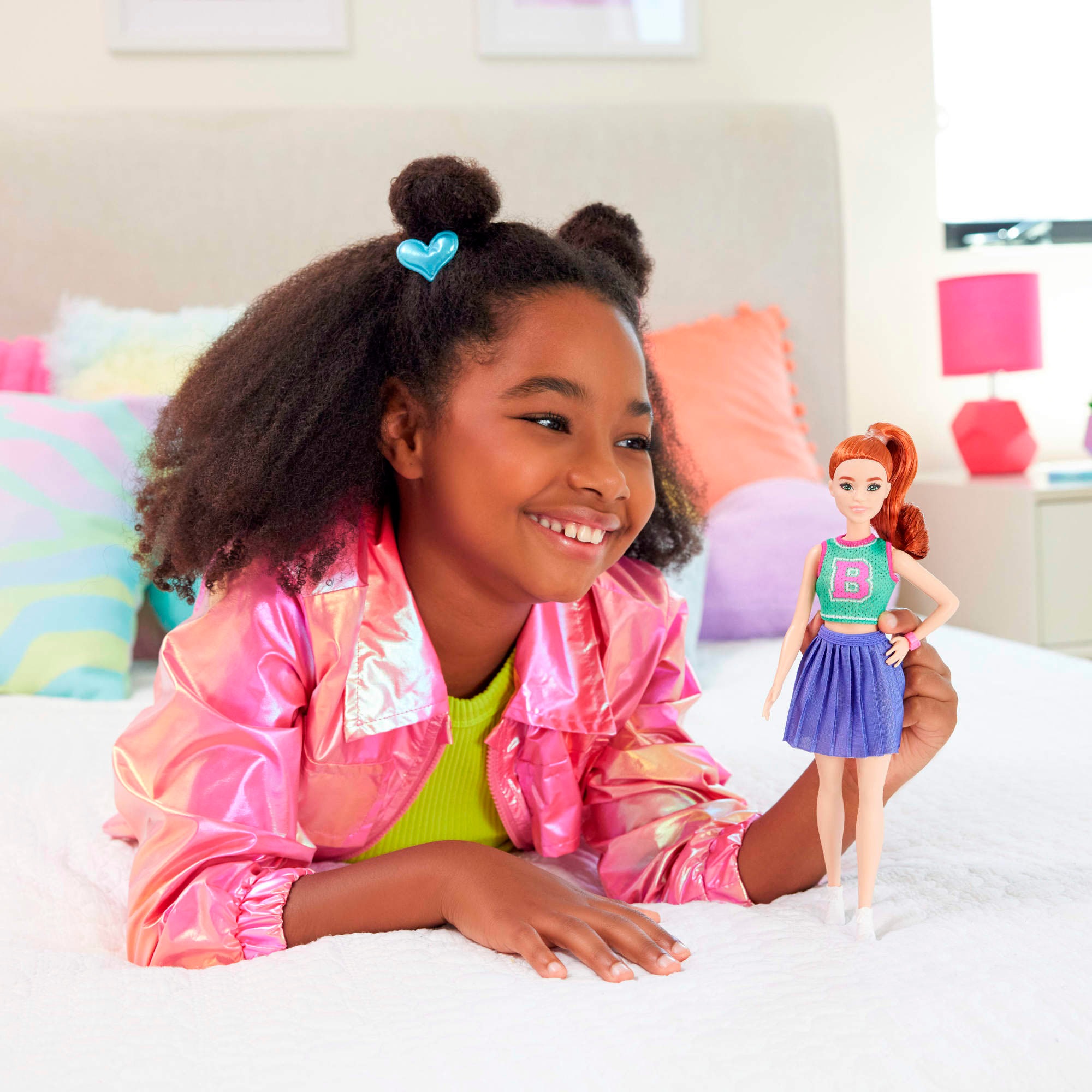 Barbie Anziehpuppe »Fashionistas, Nr. 232 mit Jersey-Oberteil, Faltenrock und rotem Haar«